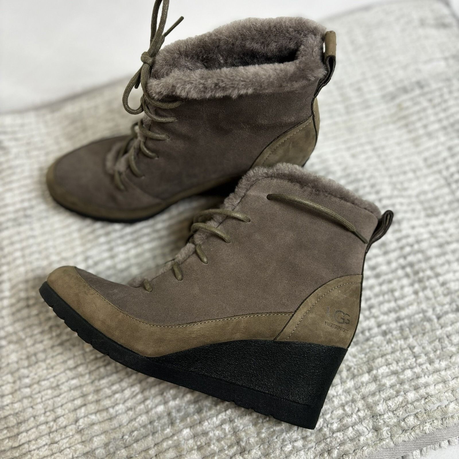 Ugg UGG Bridgit US 8 EU 39 Women’s Dark Gray Waterproof Suede We Size US 8 / IT 38 - 12 Thumbnail