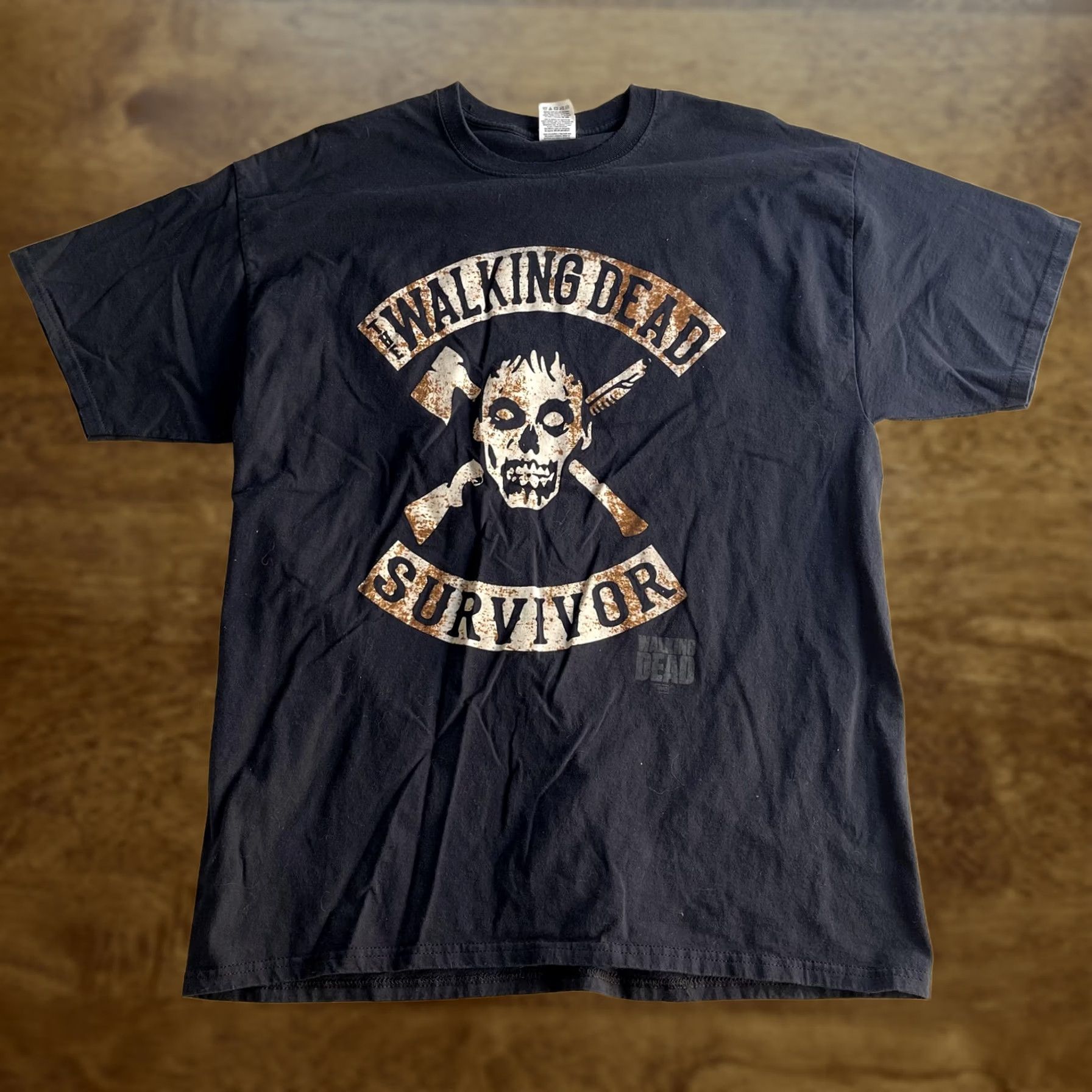 Fruit Of The Loom The Walking Dead Survivor Shirt Mens XL Black Skull Axes Graphic Tee AMC Horror Size US XL / EU 56 / 4 - 1 Thumbnail