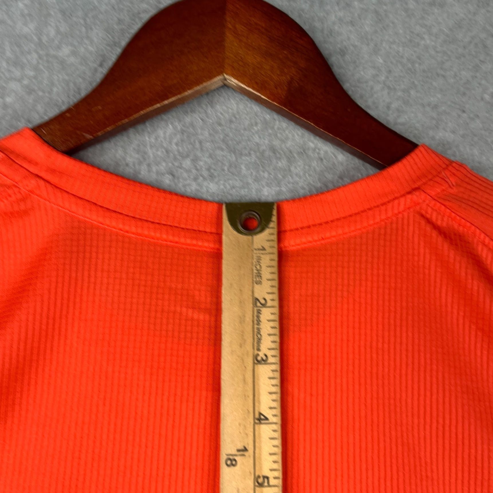 Under Armour VINTAGE not applicable; Under Armour HeatGear Gym Shirt 2XL Orange Black print Stretch Lightweight mens Size US XXL / EU 58 / 5 - 7 Thumbnail