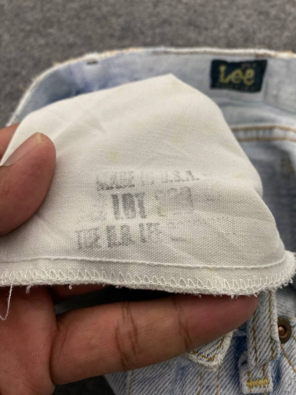 Lee vintage 80s lee lightwash distressed denim made in usa Size US 31 - 14 Thumbnail