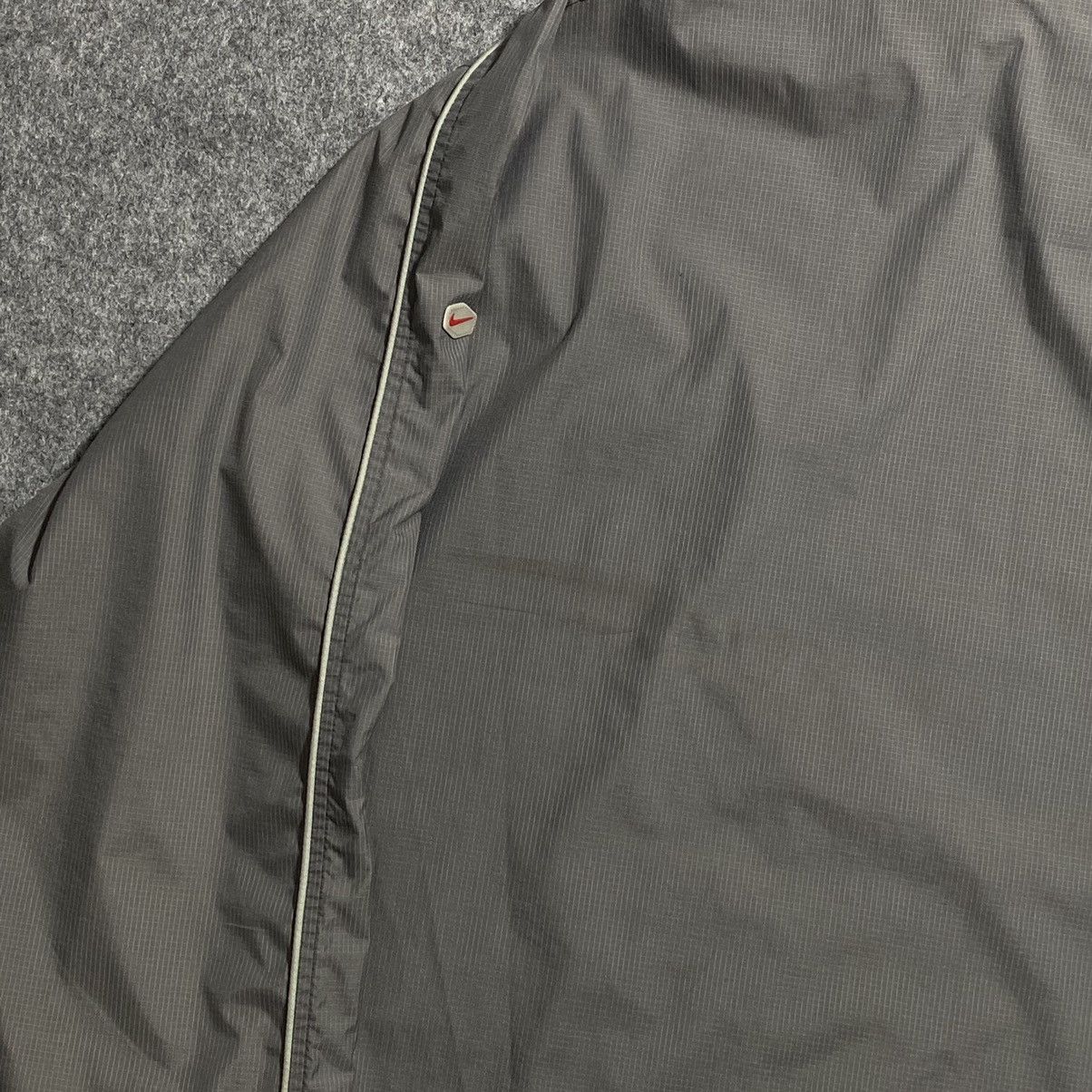 Nike Rare Nike Asymmetrical Hex Zip Jacket Y2K Ninja Pocket Neck Size US L / EU 52-54 / 3 - 16 Thumbnail