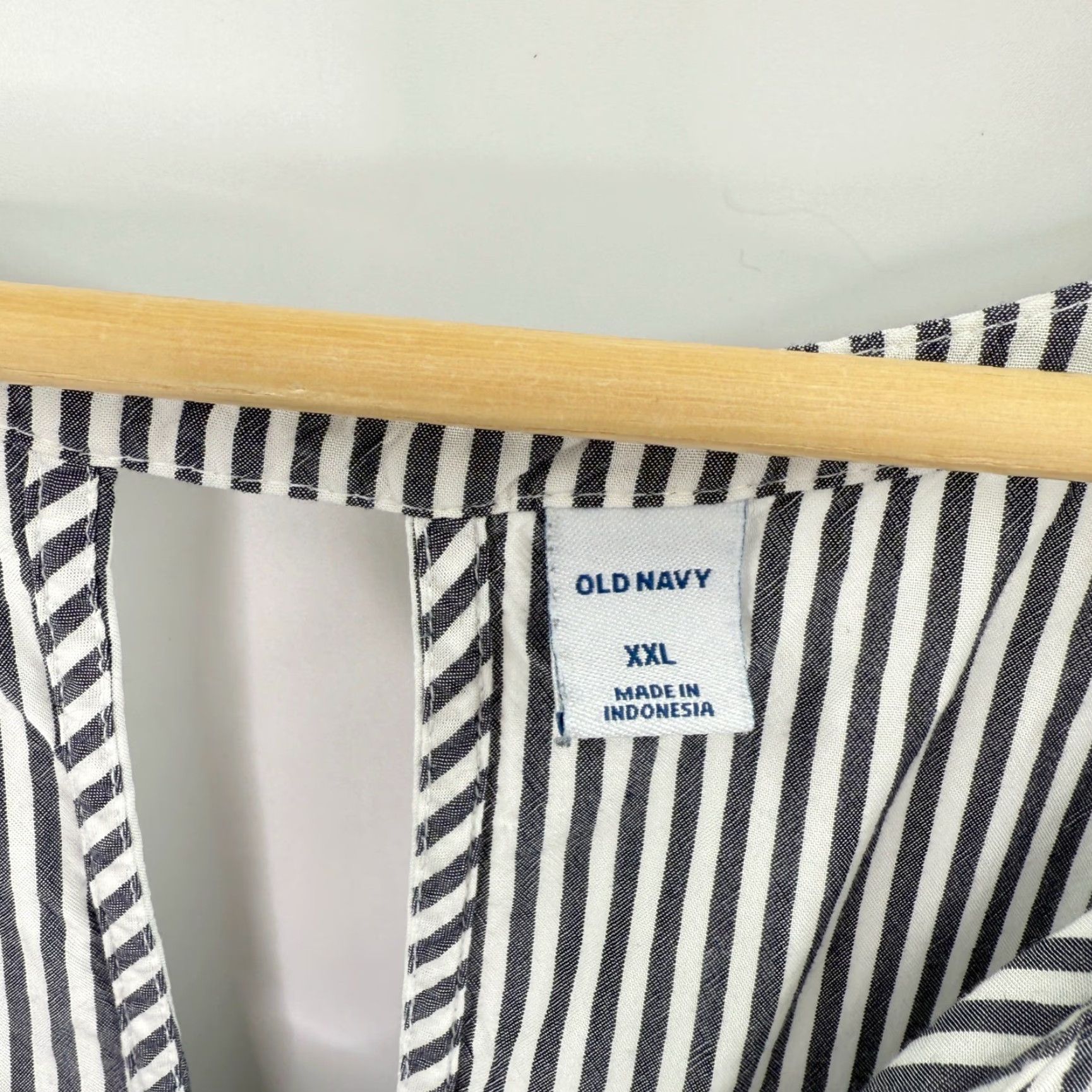 Old Navy Old Navy Tank Top Womens XXL Sleeveless V-Neck Keyhole Striped Gray Coastal Boho Size XXL / US 16-18 / IT 52-54 - 4 Thumbnail