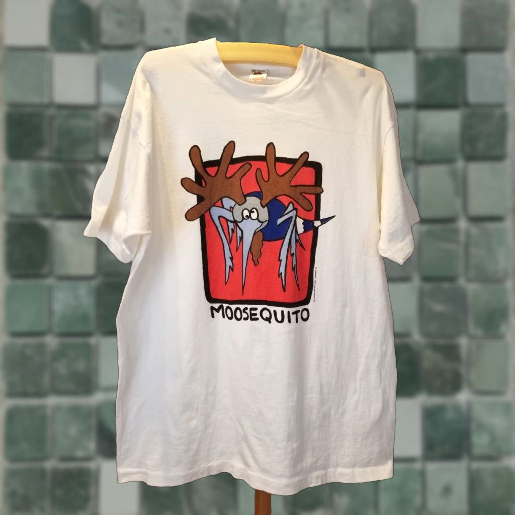 Fruit Of The Loom VINTAGE Fruit of the Loom T-Shirt White Cotton Crew Neck 93' MooseMito Moosequito Von Rautenkranz 2XL XX L Mens MENS Size US XXL / EU 58 / 5 - 1 Thumbnail