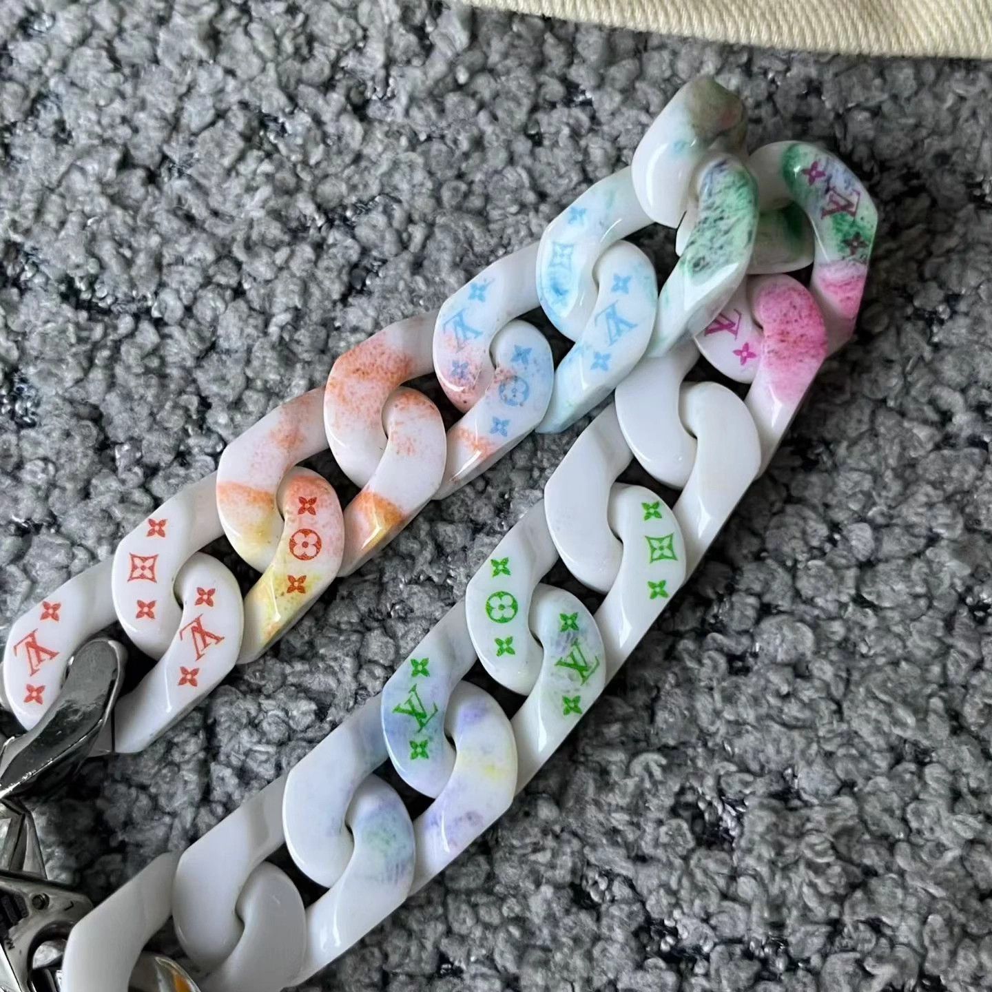 Louis Vuitton LV Cloud White Limited White Ceramic Bracelet L Size ONE SIZE - 5 Thumbnail