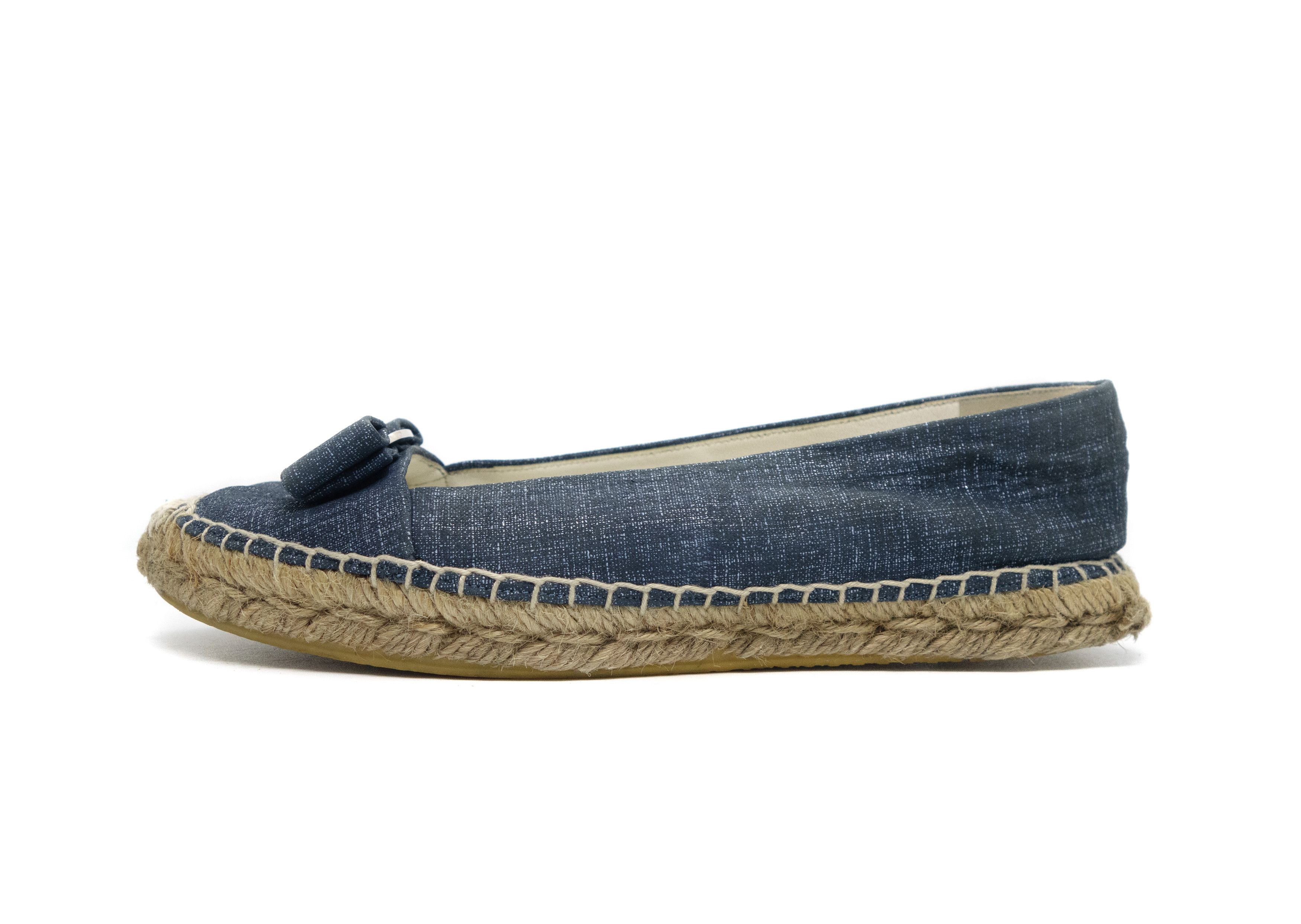 Salvatore Ferragamo Vara Bow Espadrille Denim Flats Size US 7 / IT 37 - 2 Thumbnail