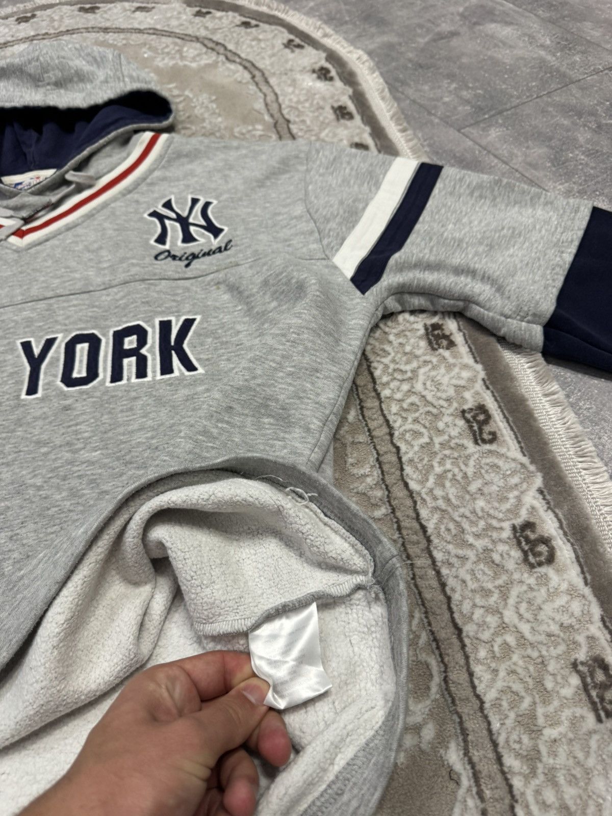 New York Yankees Majestic New York Yankees Hoodie Sweatshirt Stitched Script Size US XL / EU 56 / 4 - 13 Thumbnail