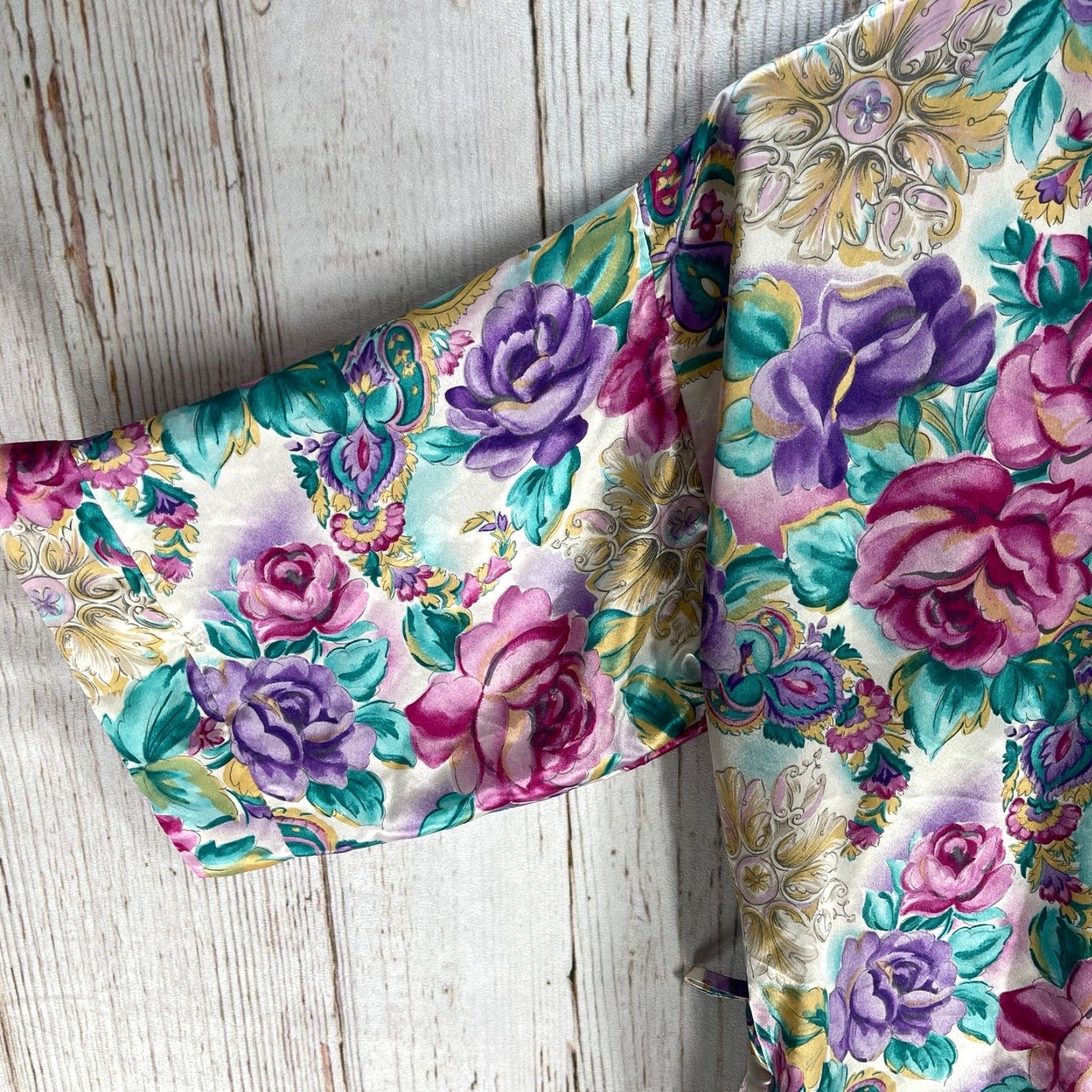 Vintage VINTAGE Adonna Robe Womens L Pink Purple Floral Made in USA No Waist Tie Kimono 90s 80s Womens Summer Fall Winter Short Sleeve Pattern Floral Size ONE SIZE - 4 Thumbnail