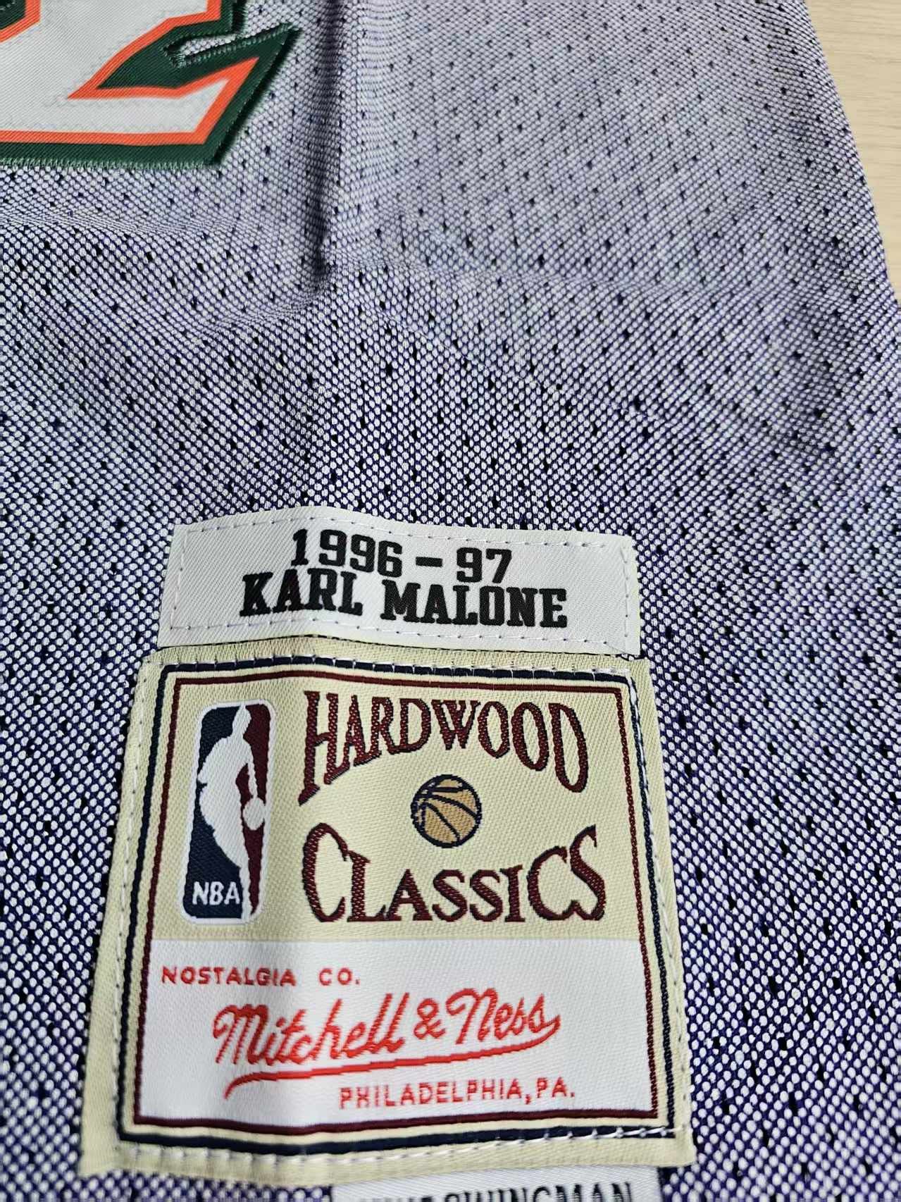 NBA Utah Jazz #32 Karl Malone Jersey Stitched Size US M / EU 48-50 / 2 - 4 Thumbnail