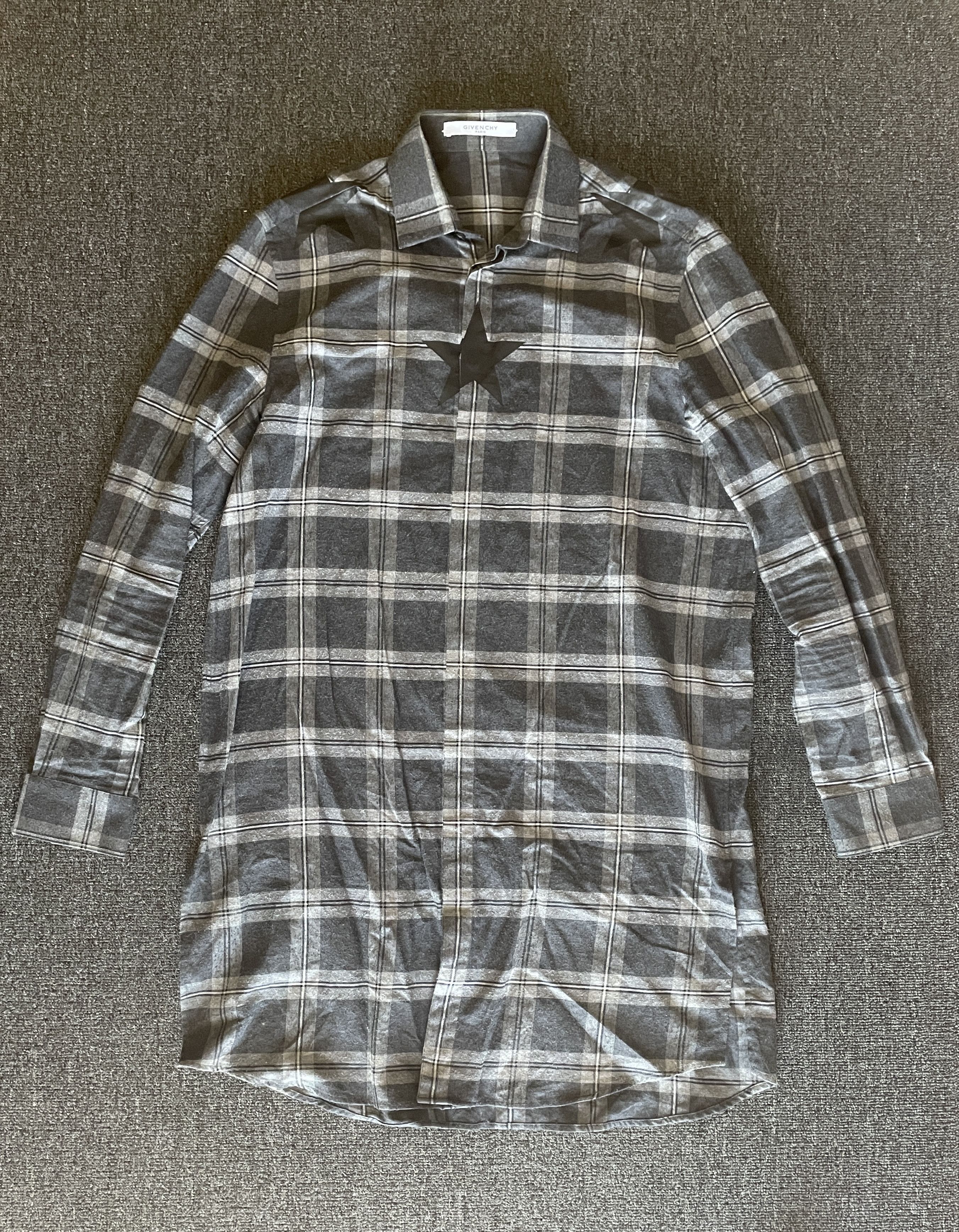 Givenchy Givenchy men's star long shirt size 38/L Size US L / EU 52-54 / 3 - 1 Thumbnail
