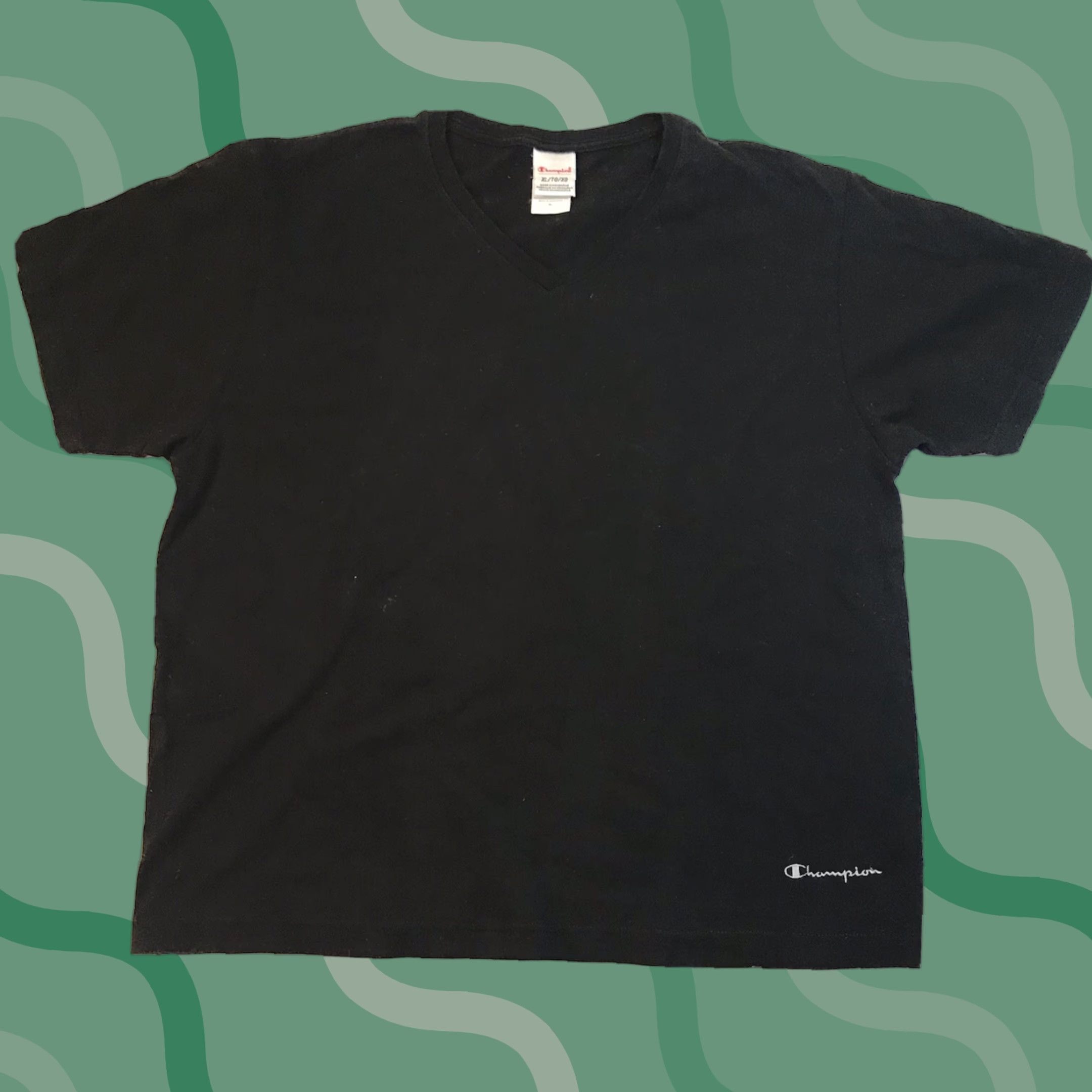 Champion VINTAGE Champion T-Shirt Mens V-Neck Short Sleeve Black XL Embroidered Spell Out Sports 90s Mens Size US XL / EU 56 / 4 - 1 Thumbnail