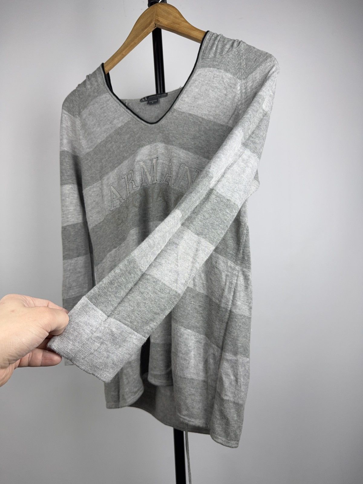 Armani Exchange Luxury Armani Exchange AX V Neck Knit Grey Logo Sweater M Size M / US 6-8 / IT 42-44 - 10 Thumbnail