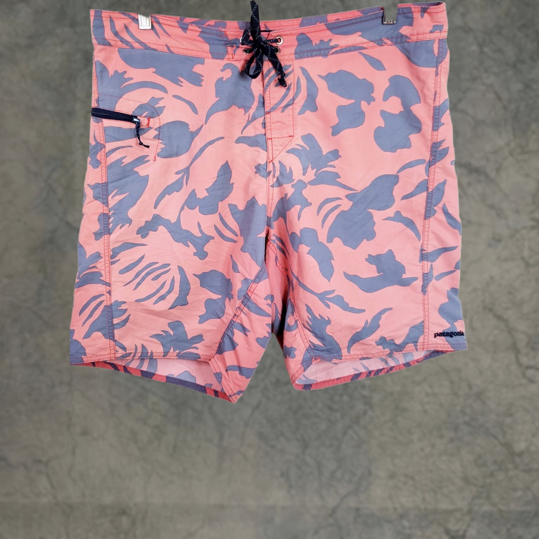 Patagonia Patagonia Board Shorts 36W 10L Pink Gray Floral Drawstring Pockets Quick Dry Nylon Men Sports Surf Tropical Vintage Size US 36 / EU 52 - 1 Thumbnail