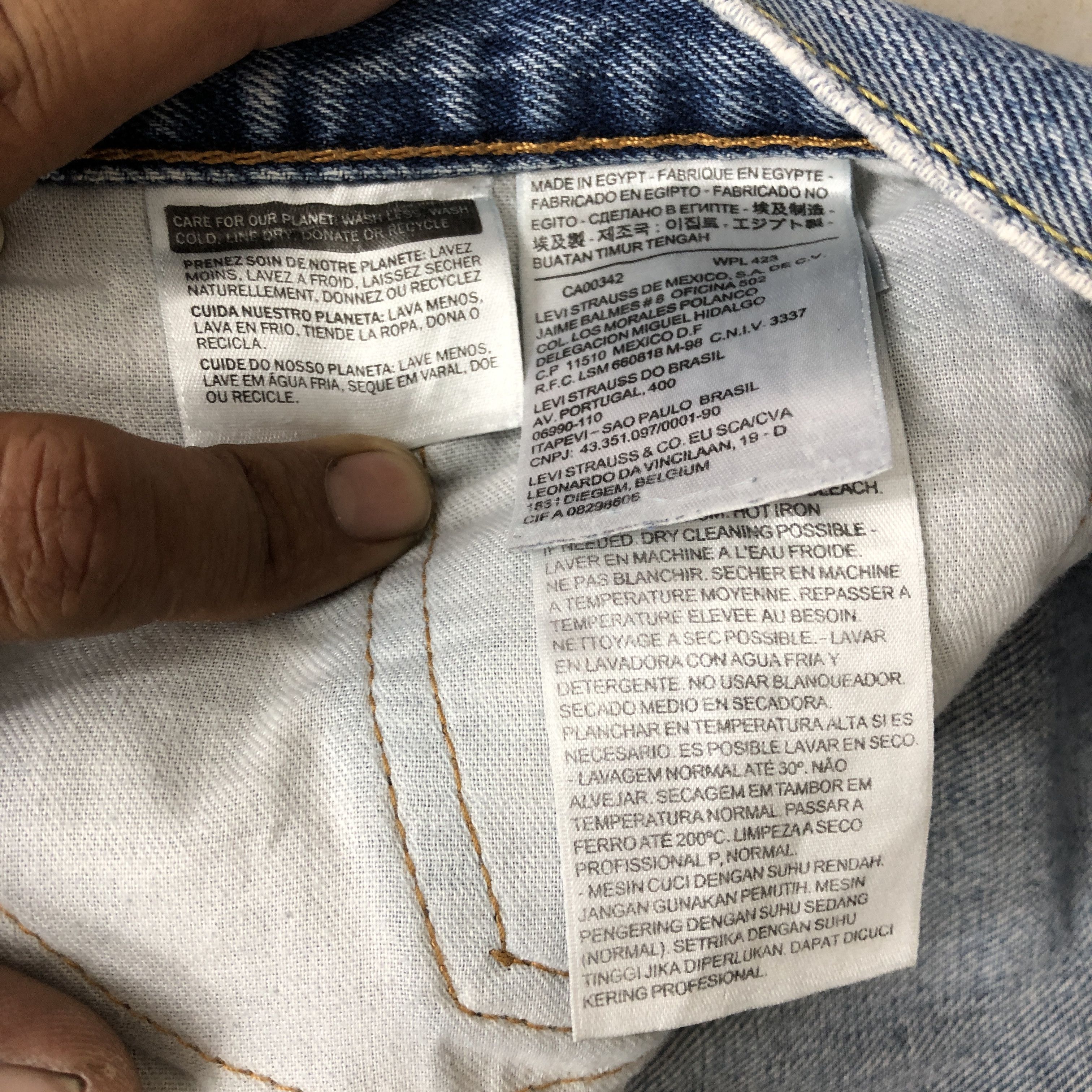 Levi's Vintage Levis 505 Distressed Light Wash Jeans Levi's Denim Size US 36 / EU 52 - 13 Thumbnail