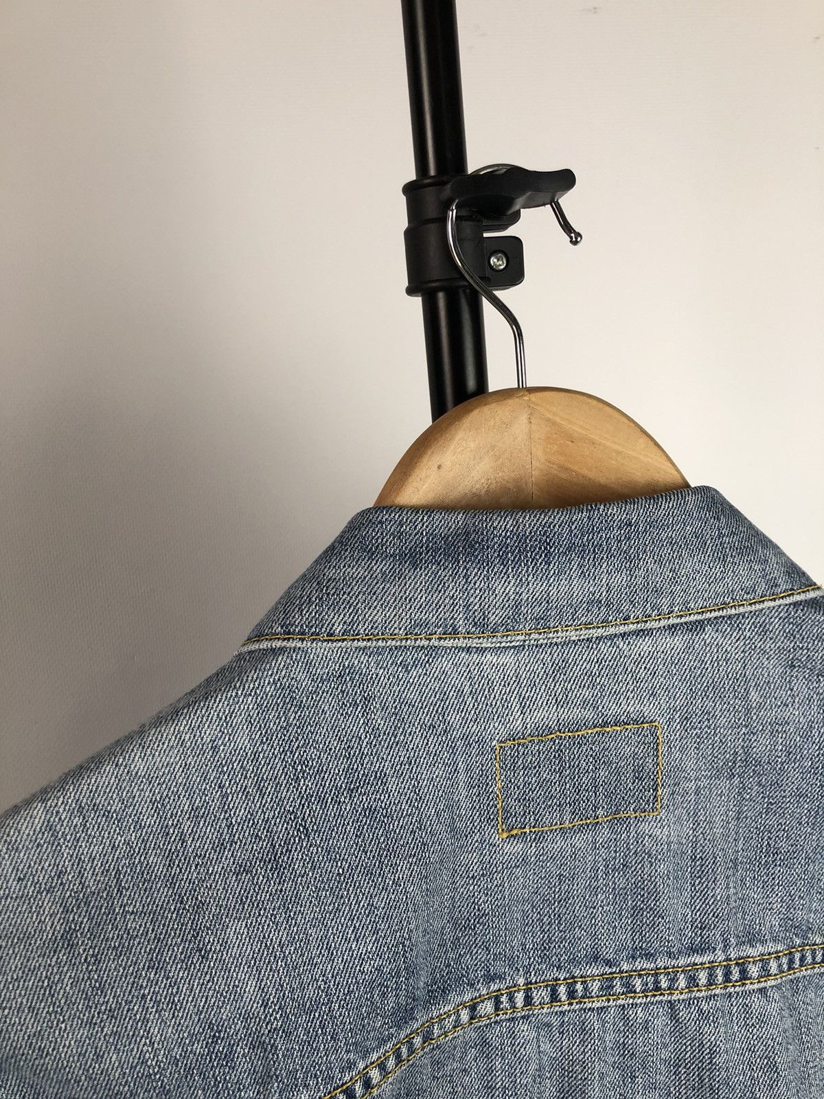 Jean × Levi's × Levi's Vintage Clothing Vintage 90's Distressed Levi's Trucker Denim Jacket Rare Size US L / EU 52-54 / 3 - 14 Thumbnail