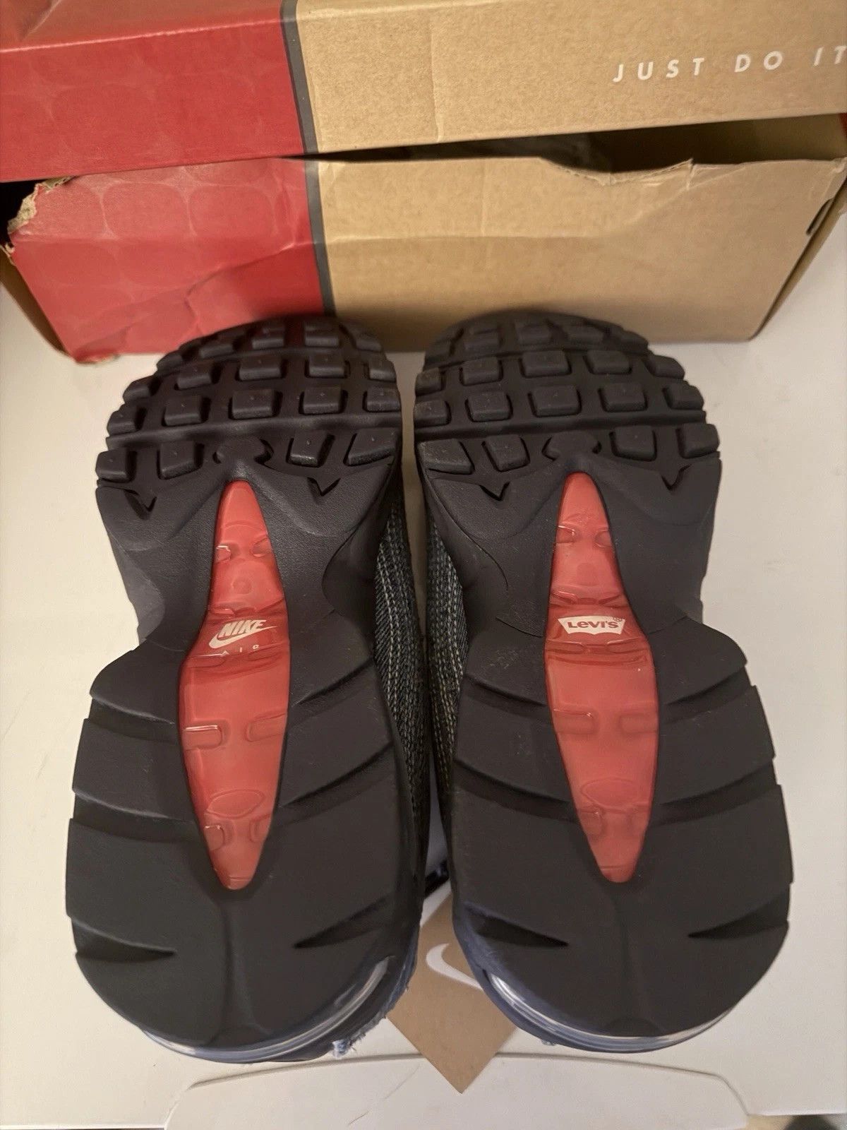 Levi's × Nike Levi's x Nike Air Max 95 OG Obsidian Size 9.5 Size US 9.5 / EU 42-43 - 3 Thumbnail