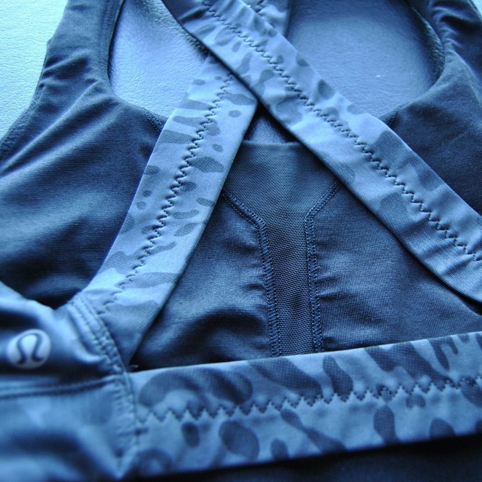 Lululemon Lululemon Animal Print Sports Bra Size: 4 (X-Small) Size XS / US 0-2 / IT 36-38 - 4 Thumbnail