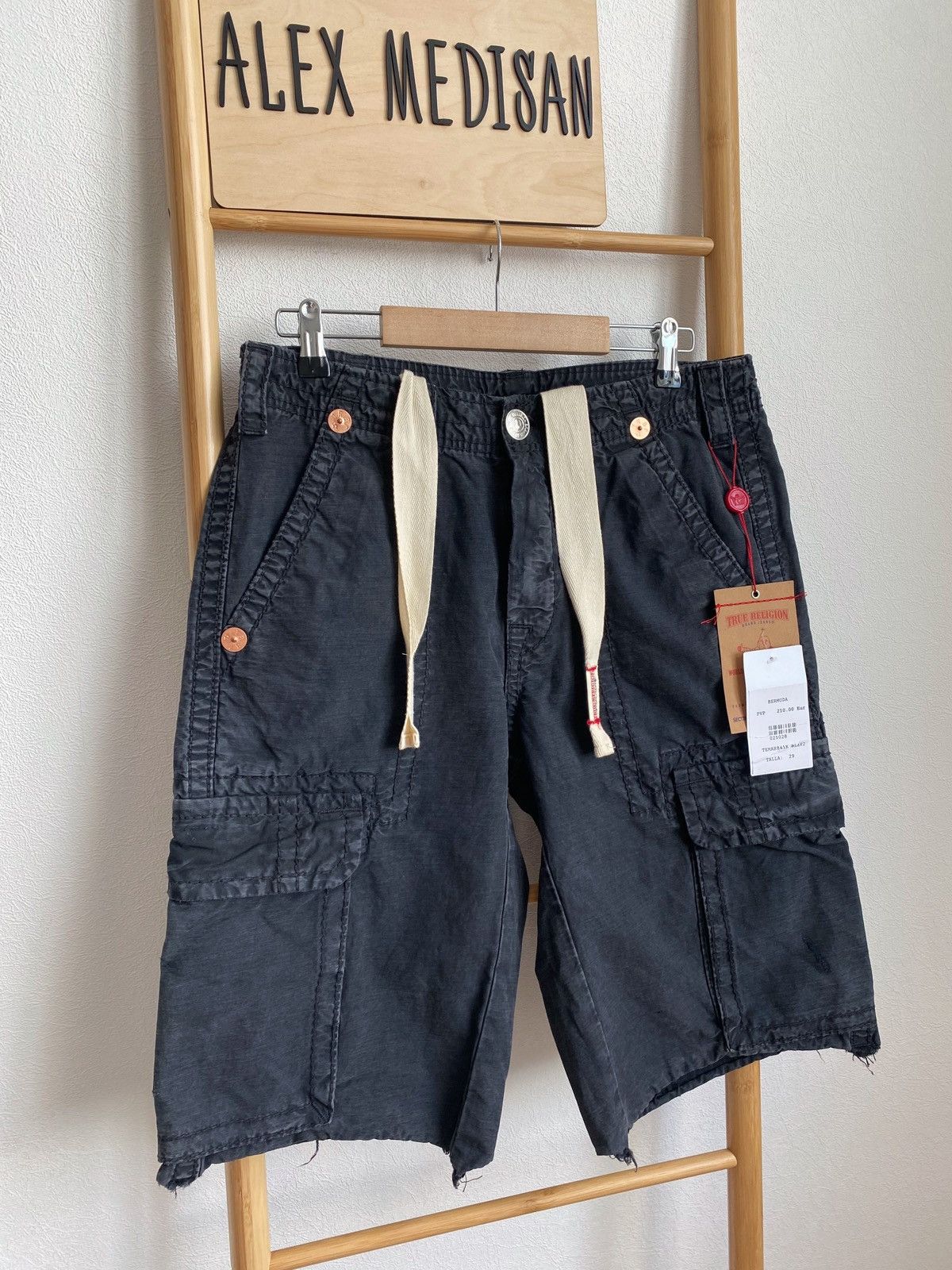 True Religion True Religion ISAAC Cargo Tonal Shorts Size 29 Size US 29 - 3 Thumbnail