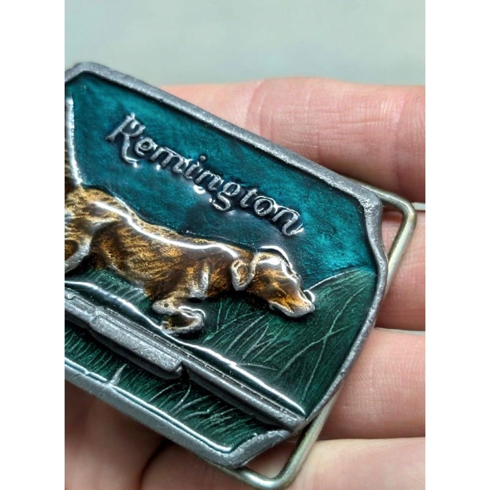 Vintage VINTAGE Remington belt buckle HUNTING DOG Irish Setter WESTERN duck hunt GUN Pewter Men Green belt buckle Bird Hunting size 1.75 in Mens Size ONE SIZE - 3 Thumbnail