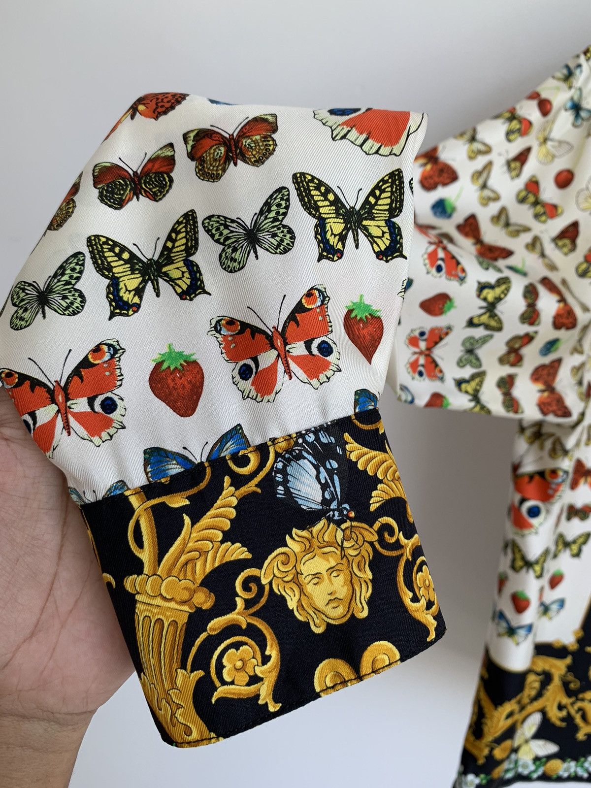 Versace Vintage 90s Gianni Versace Gold Butterflies Silk Shirt Size M / US 6-8 / IT 42-44 - 9 Thumbnail