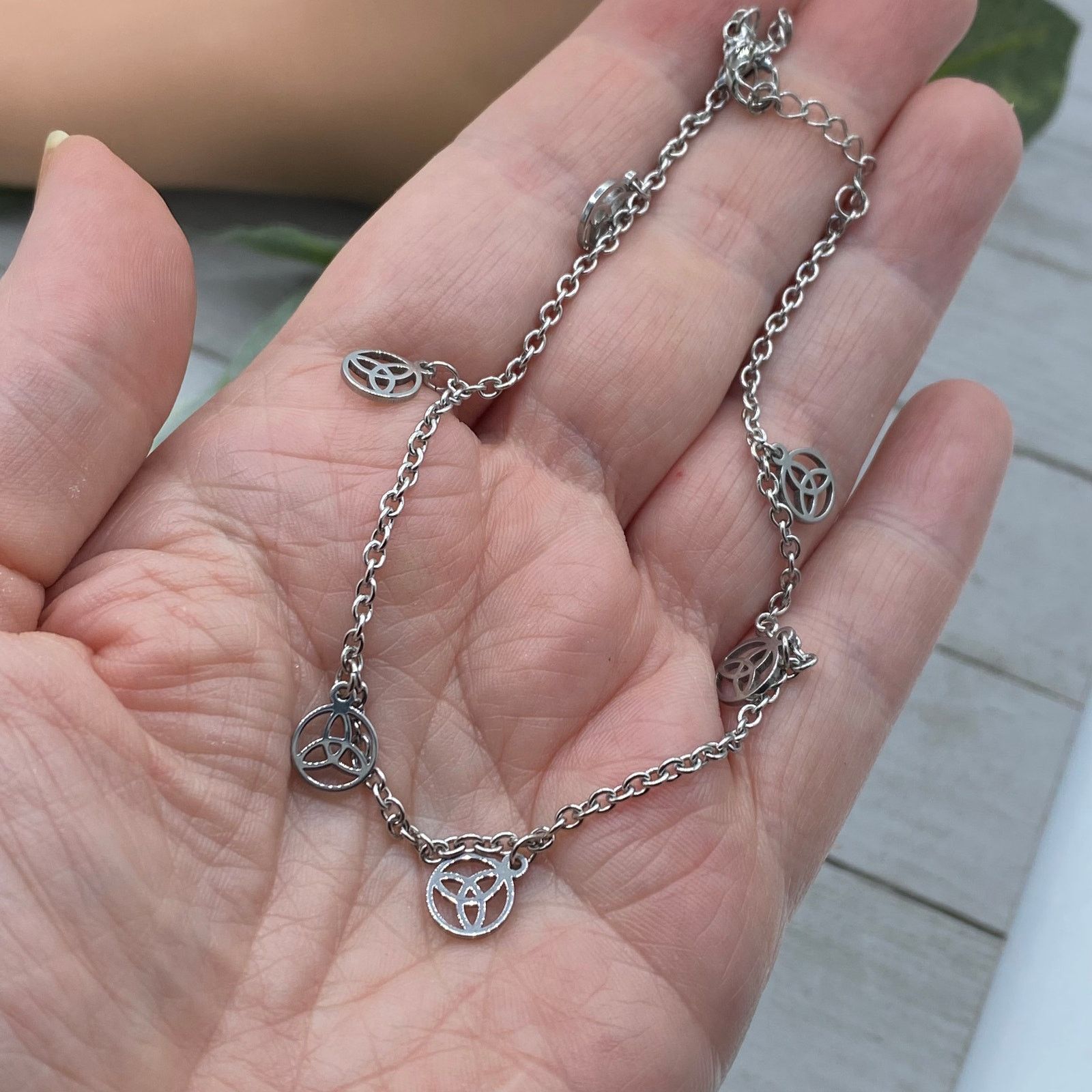 The Unbranded Brand Stainless Steel Anklet With Celtic Triquetras Size ONE SIZE - 3 Thumbnail