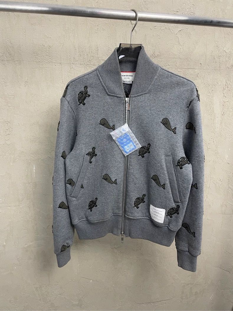 Thom Browne Thom browne Gray full-printed fleece whale turtle zipper ja Size US XS / EU 42 / 0 - 1 Thumbnail