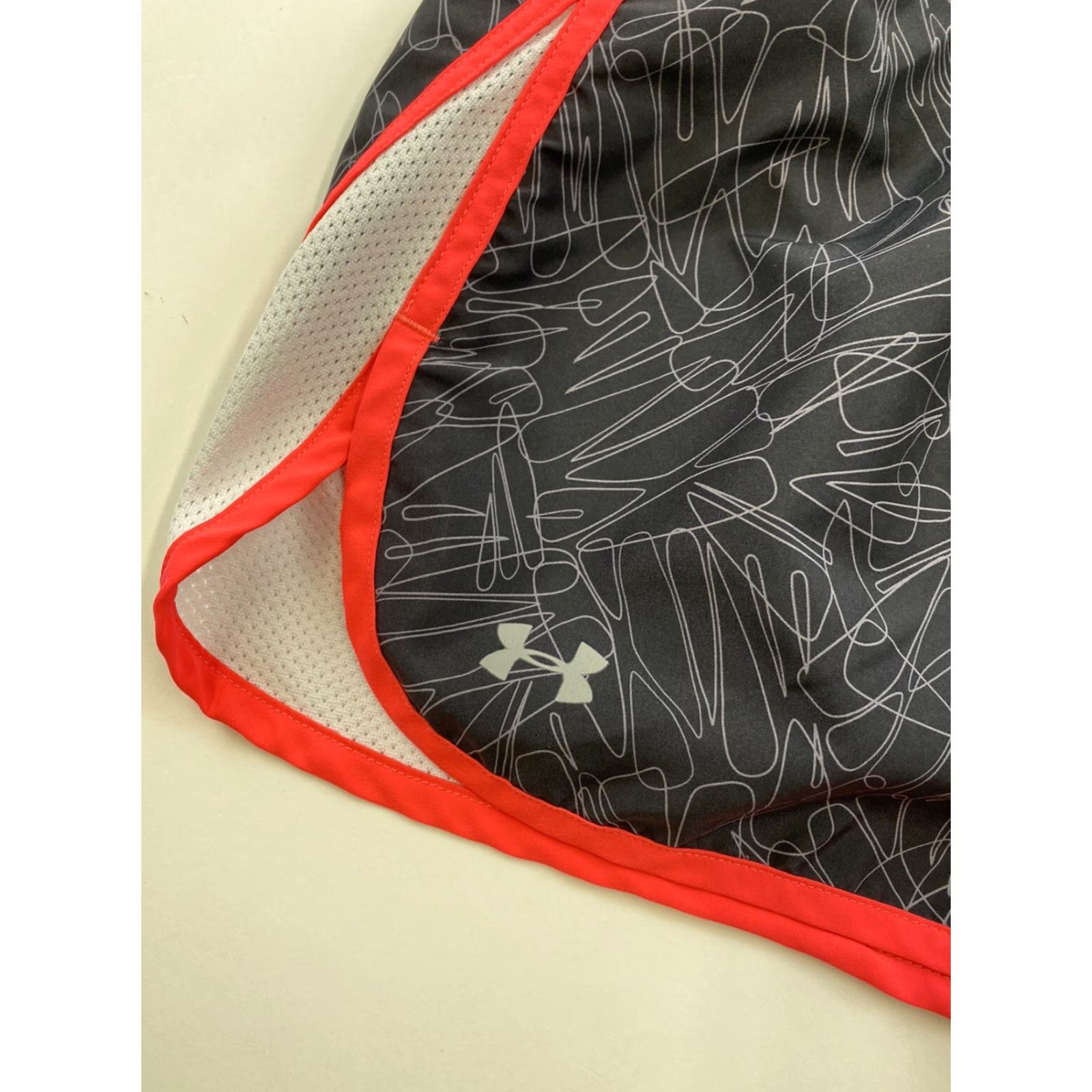 Under Armour Under Armour Running Shorts Womens Small Pink Black Athletic Activewear S Run & Jogging Women Size 28" / US 6 / IT 42 - 4 Thumbnail