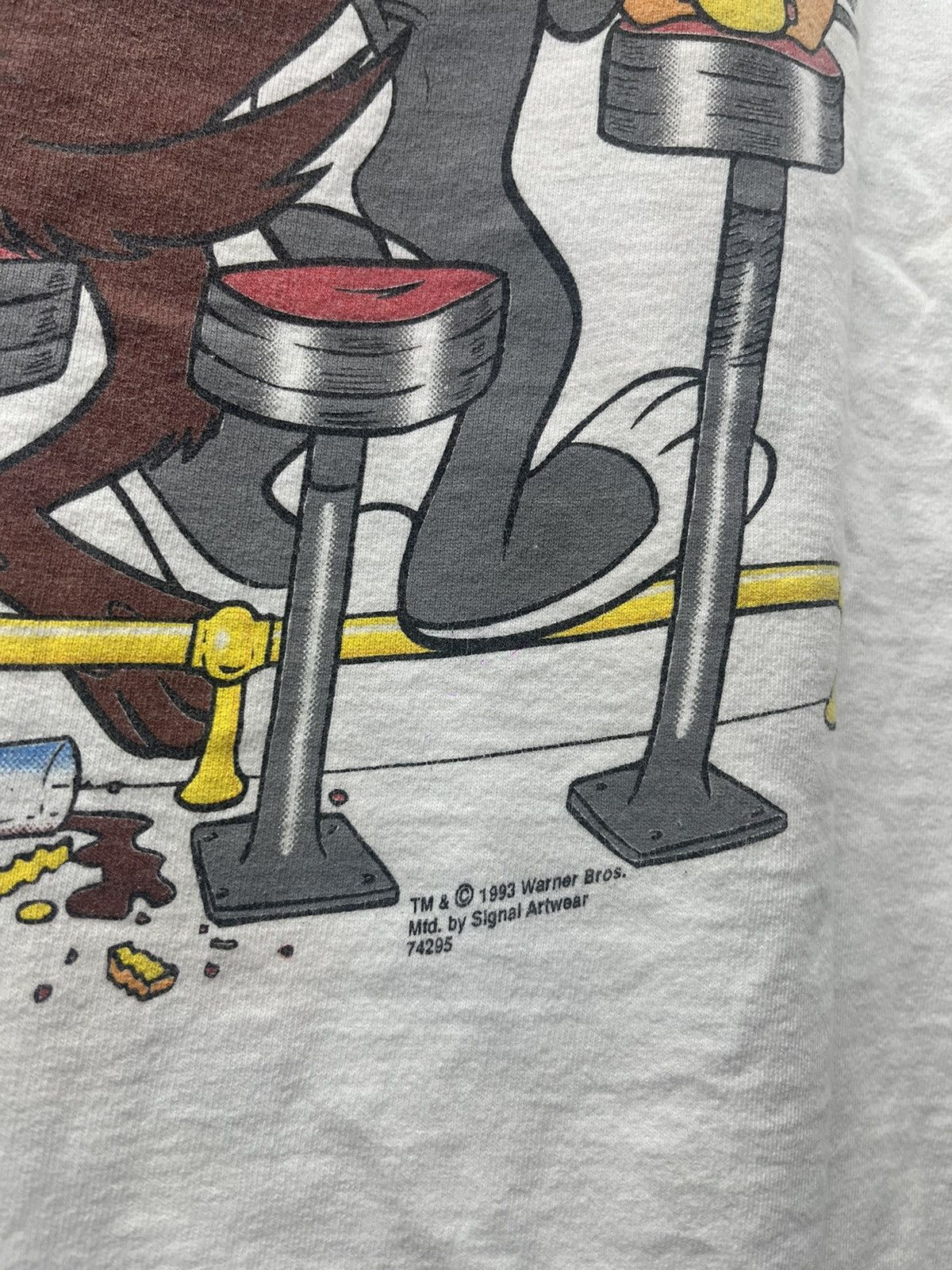 Vintage 1993 Daffy Duck’s Diner Looney Tunes Graphic White Tshirt Size US XL / EU 56 / 4 - 6 Thumbnail