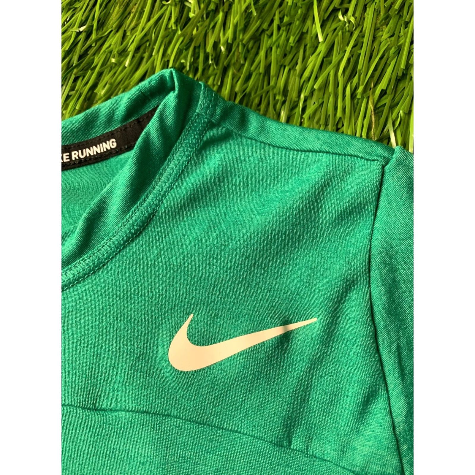 Nike NIKE RUN RUNNING 2020 WOMEN TRAINING SHIRT JERSEY TEE ORIGINAL SIZE M MEDIUM GREEN RUNNING Training Shirt Womens 2020 Nike Dri-FIT Size M / US 6-8 / IT 42-44 - 4 Thumbnail