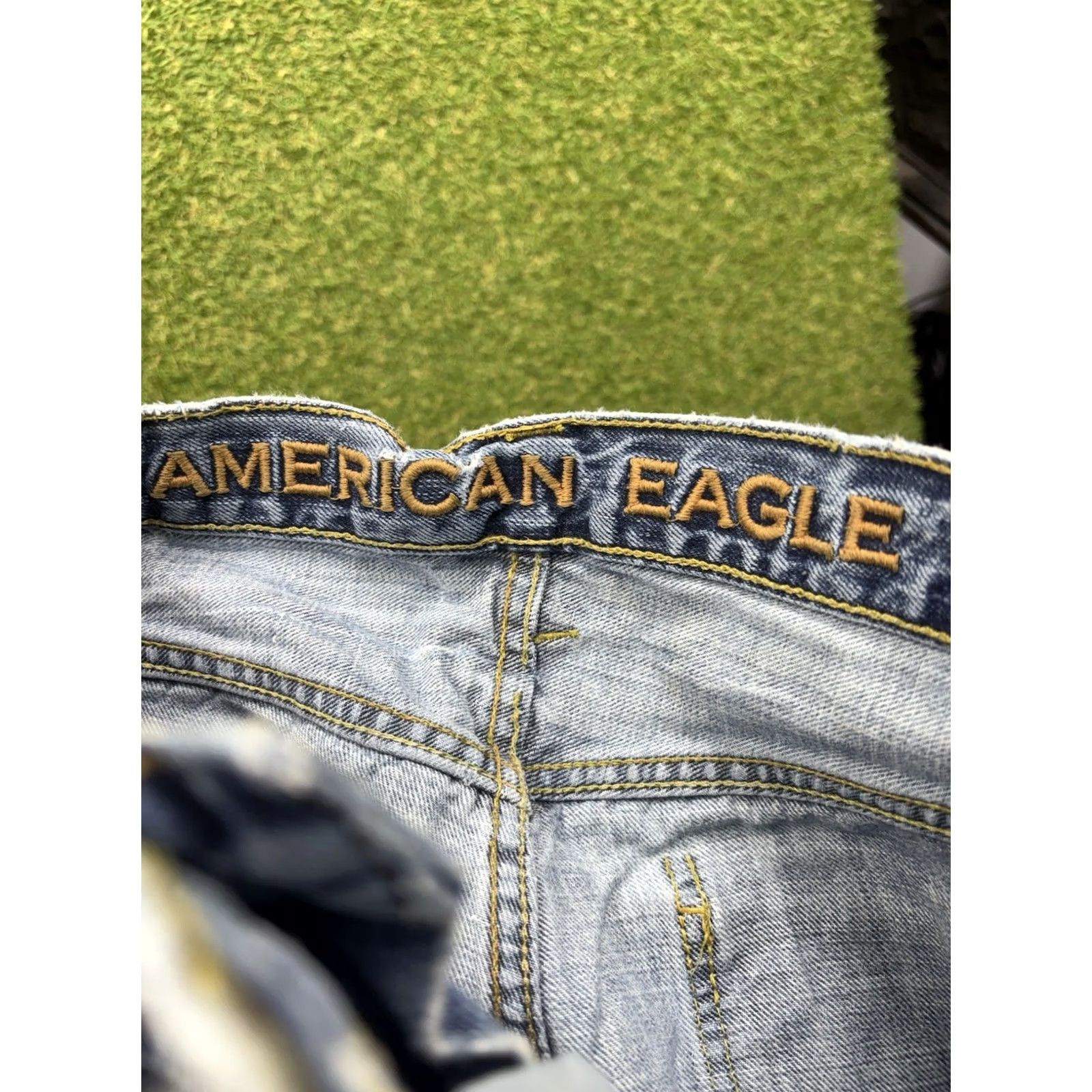 American Eagle Outfitters American Eagle Jeans Mens 32x30 Light Blue 5-Pocket Denim Relaxed Straight 90s Grunge Clothing Mens Jeans Size US 32 / EU 48 - 4 Thumbnail