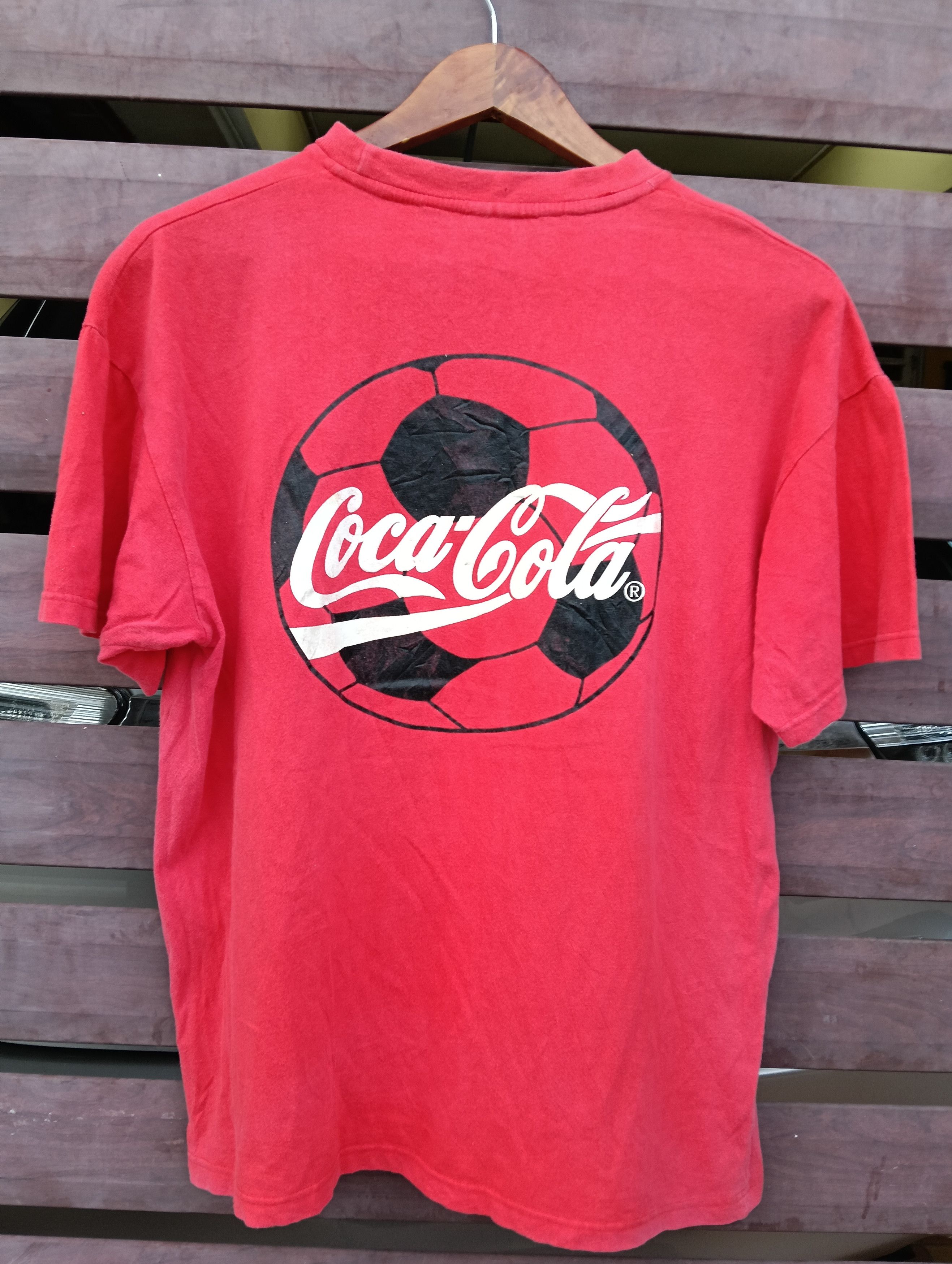 Coca Cola Coca-cola "eat football sleep football" Tshirt Size US M / EU 48-50 / 2 - 2 Thumbnail