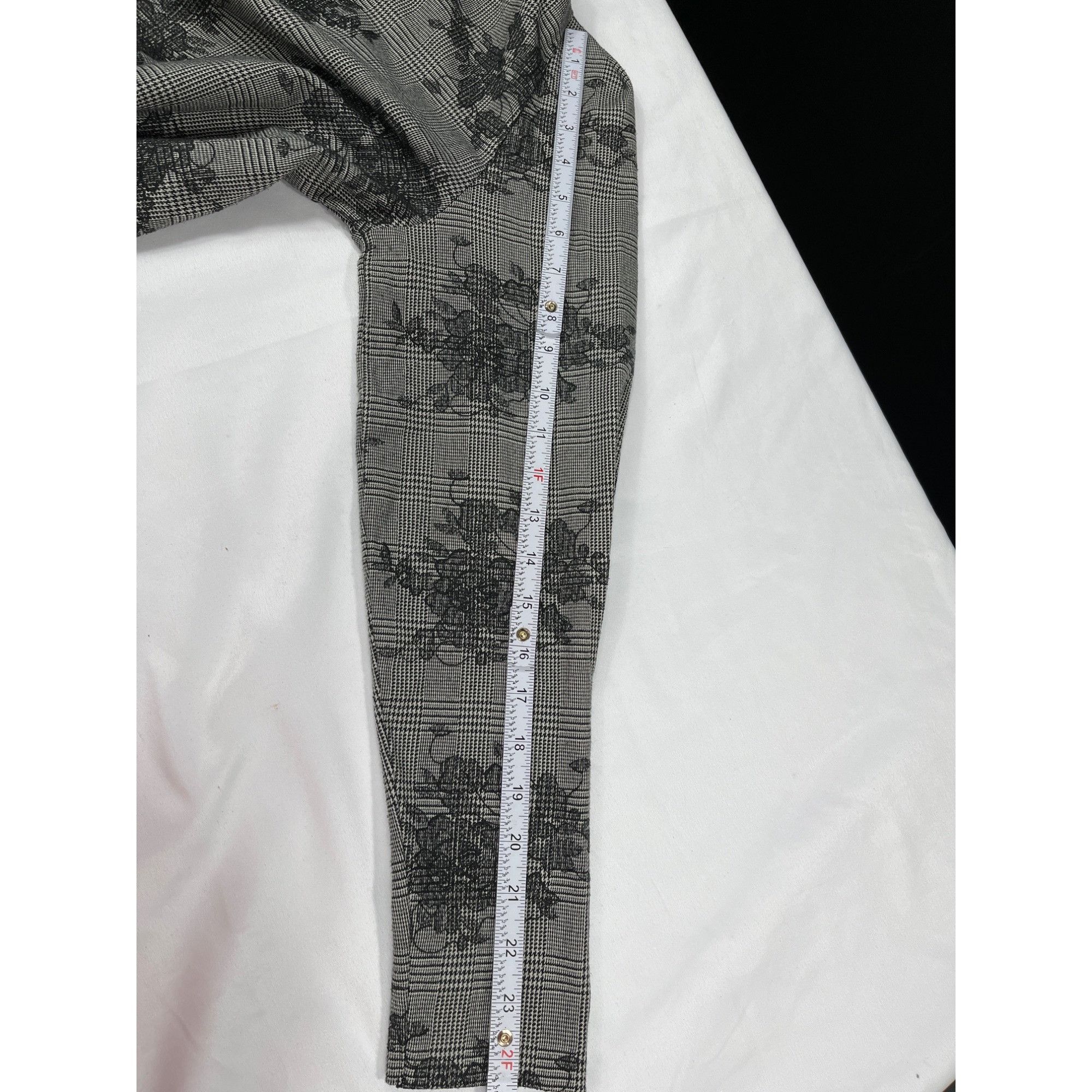 Zara Zara SKU 7888 Vintage Inspired Black White Floral Plaid Long Size S / US 4 / IT 40 - 3 Thumbnail