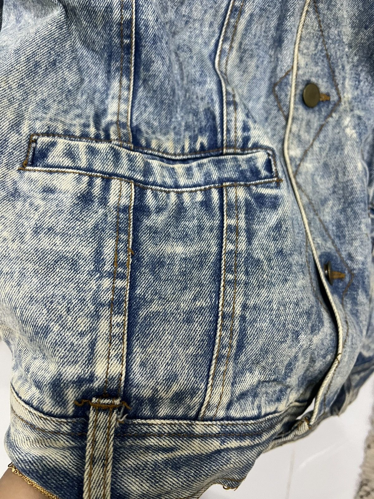Japanese Brand Vintage 80's Wrangler Acid Wash Hotcrew Patches Denim Jacket Size US M / EU 48-50 / 2 - 13 Thumbnail