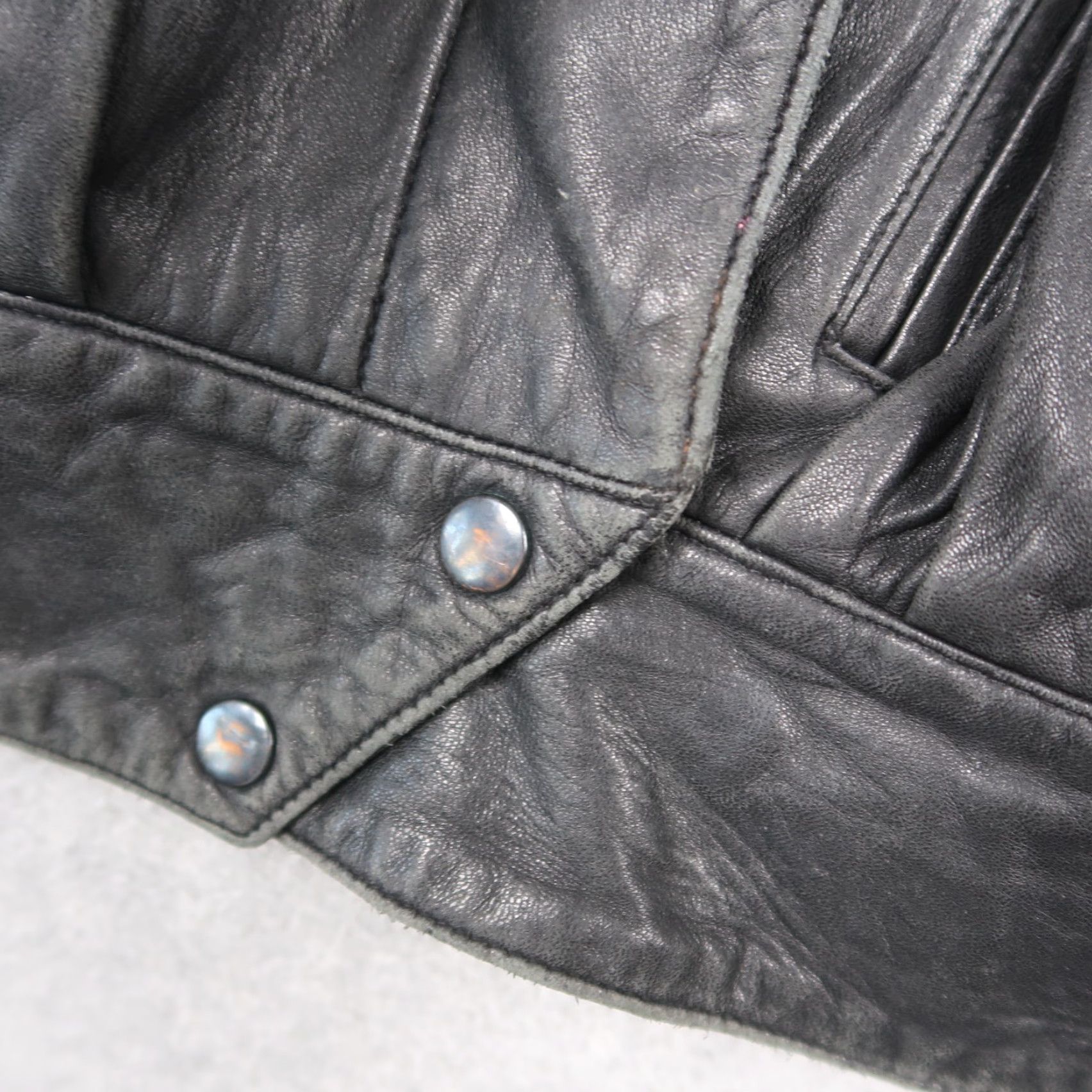 Vintage VINTAGE Michael Hoban North Beach Cropped Leather Jacket Women 4 Black Leather Cropped Vintage 80s Style Mens Womens Girls Size S / US 4 / IT 40 - 7 Thumbnail