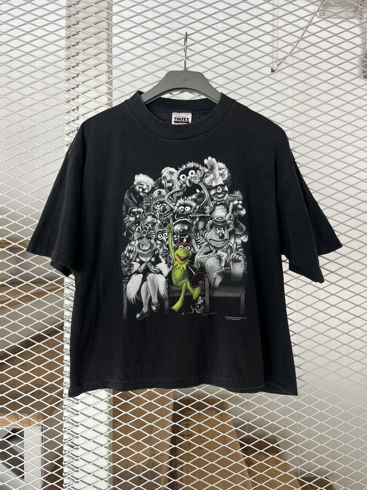 Vintage Vtg JIM HENSON Family 90’s ( Make Boxy style) Tshirt Size US XL / EU 56 / 4 - 2 Thumbnail