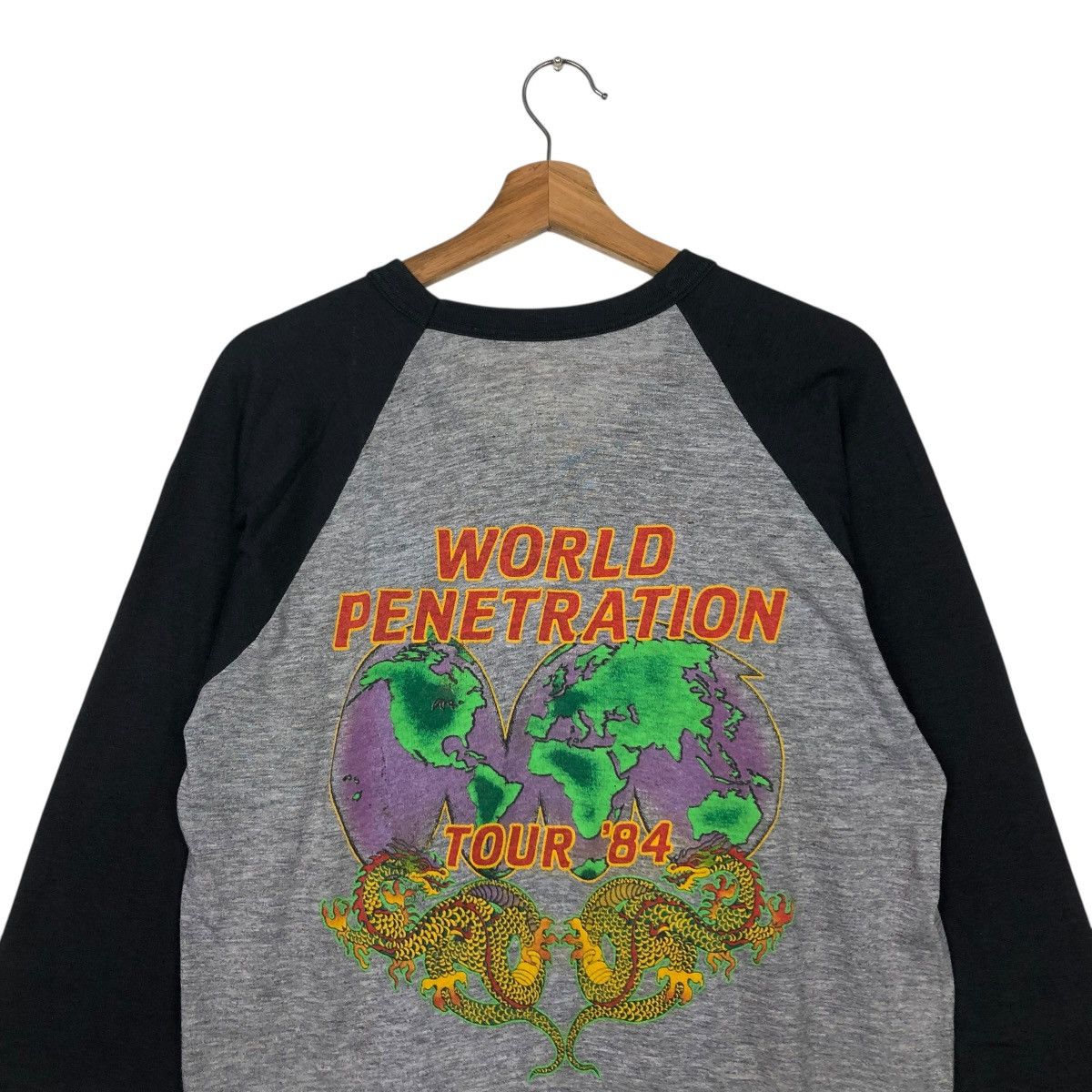 Band Tees 🔥VINTAGE 1984 TOUR WORLD PENETRATION BAND 3 QUARTER BIG LOGO Size US L / EU 52-54 / 3 - 13 Thumbnail