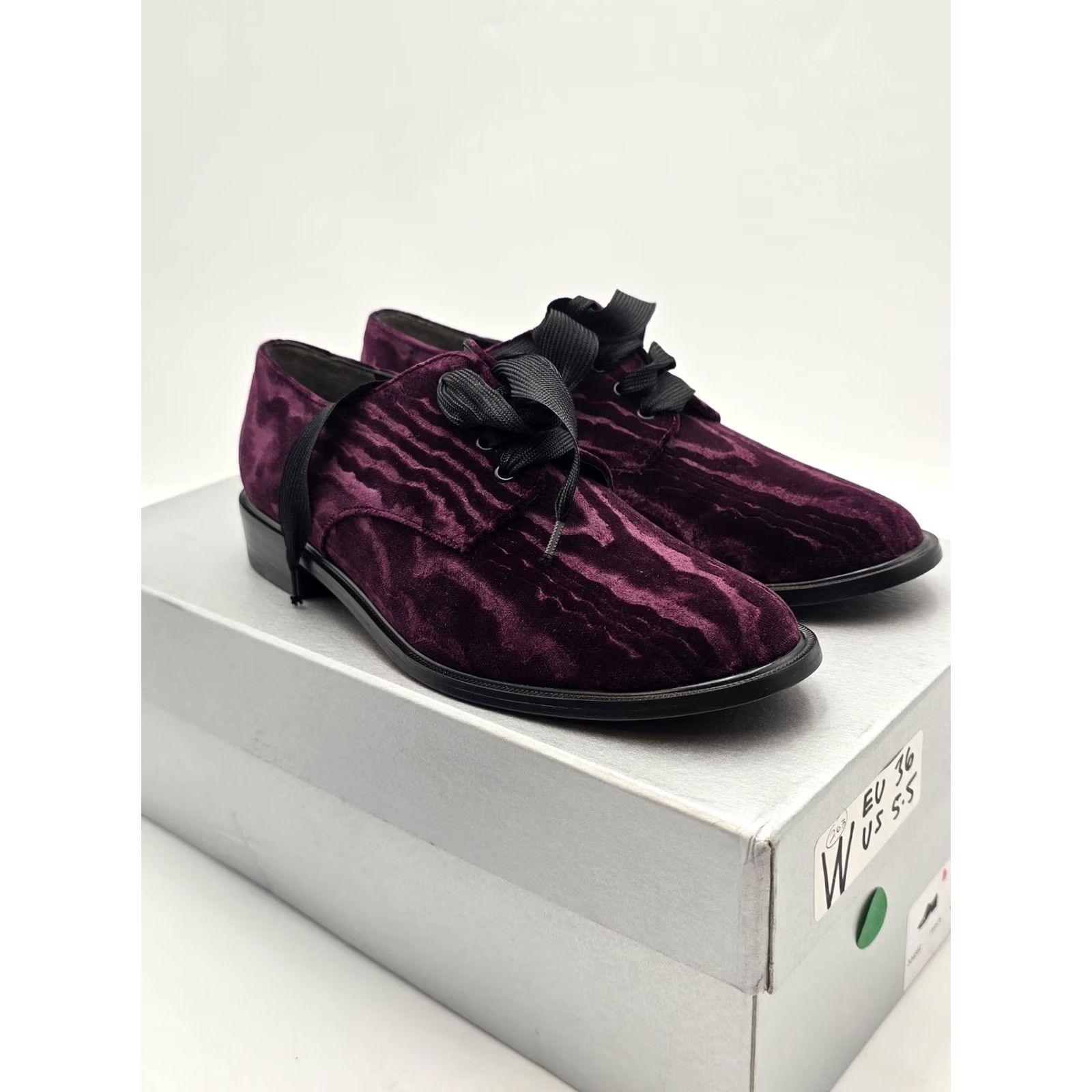 Vintage Robert Clergerie JASTN Flats Womens 5.5 Purple Velvet Lace Up Oxford Dress Shoes Size XS / US 0-2 / IT 36-38 - 2 Thumbnail