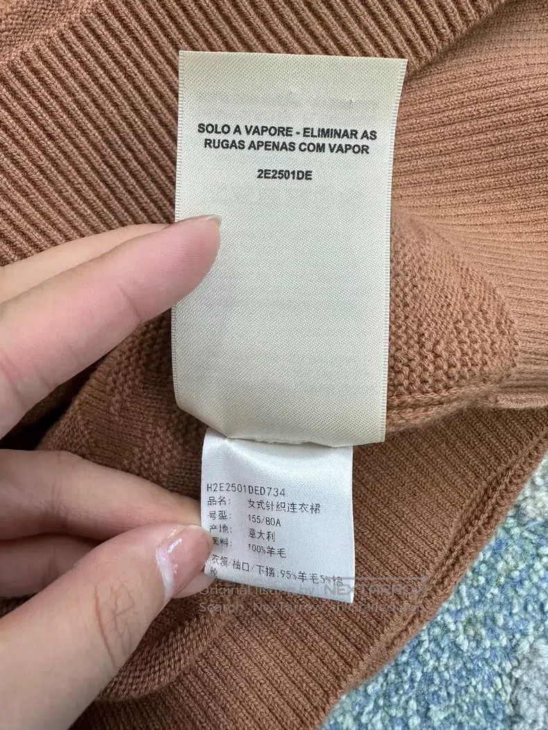 Hermes Hermes Khaki Short Sleeve Dress with Subtle Pattern Size XXS / US 00 / IT 34 - 5 Thumbnail