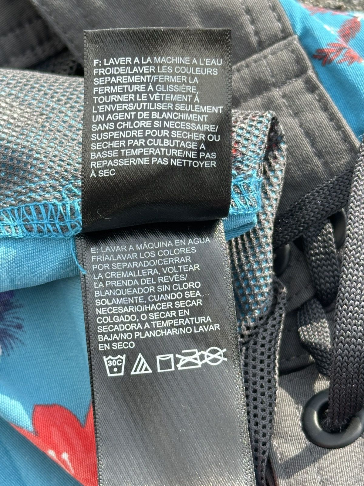 The North Face The North Face Men's Class V board shorts. Size US 34 / EU 50 - 19 Thumbnail