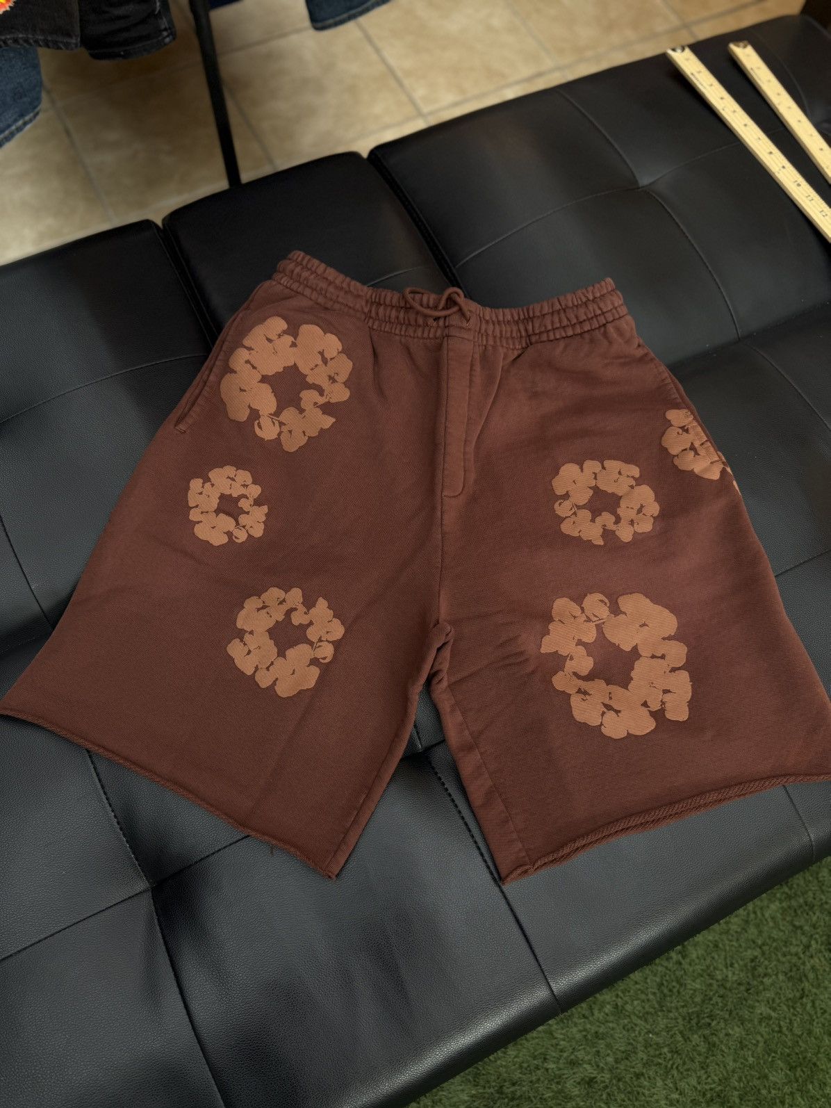 DENIM TEARS Denim Tears 2025 Cotton Wreath Brown Shorts M (NEW) Size US 30 / EU 46 - 1 Thumbnail