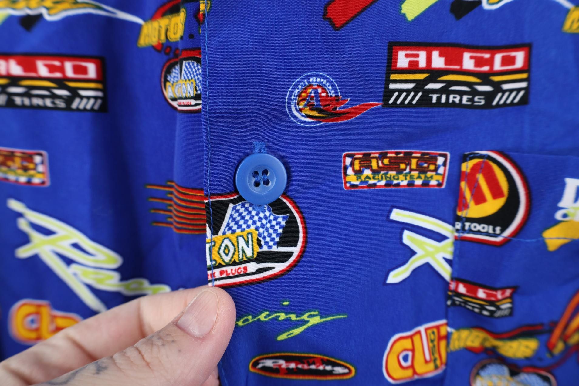 Vintage Vintage 90s Y2K Streetwear Over Print Collared Button Shirt Size US XL / EU 56 / 4 - 6 Thumbnail