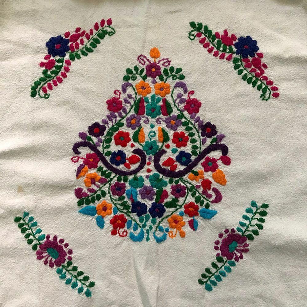 Designer Pre Owned Embroidered White Hand Made Blouse S Size S / US 4 / IT 40 - 4 Thumbnail