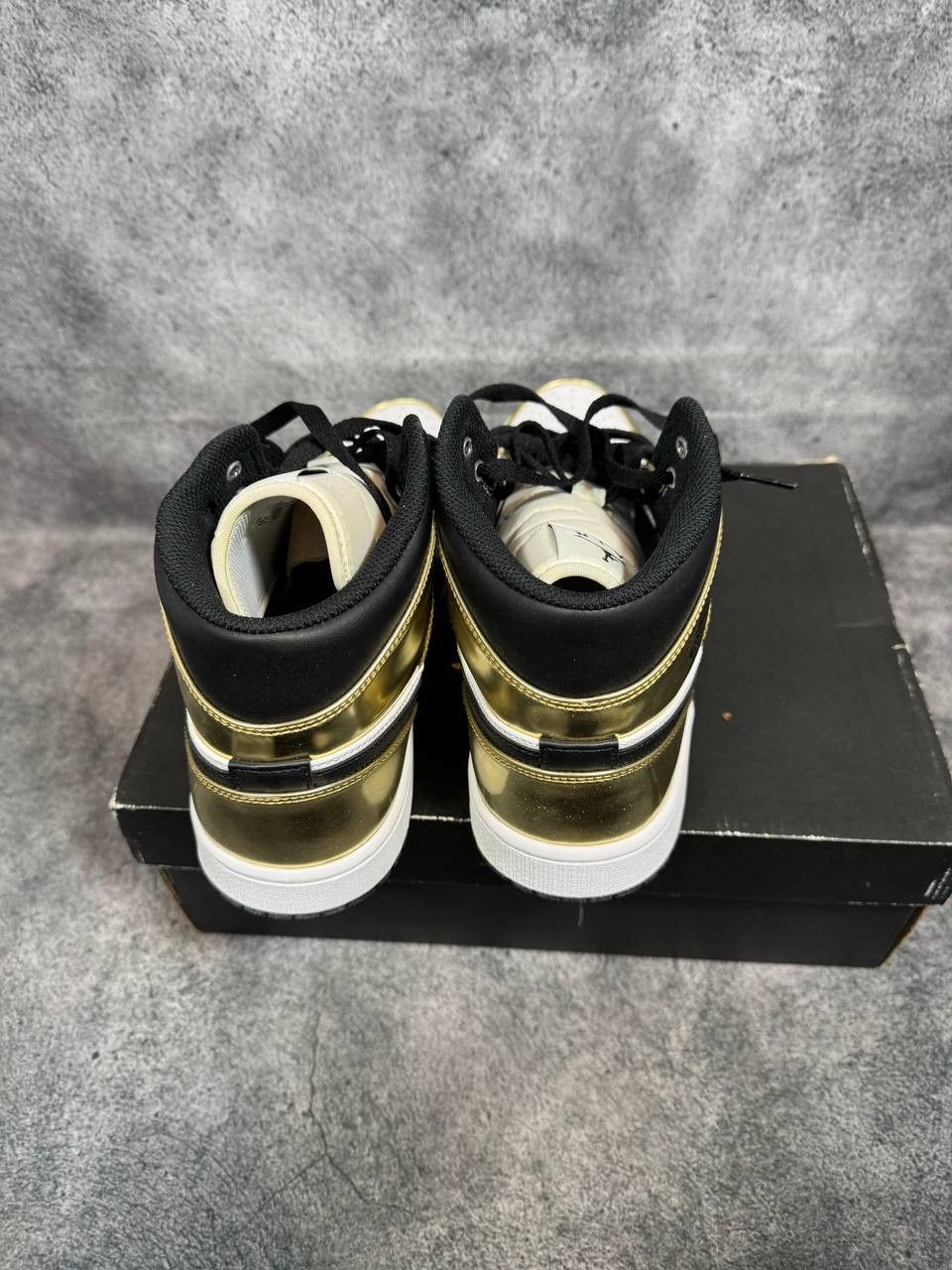 Jordan Brand Size 10.5 | Jordan 1 Metallic Gold Box | Pre-Owned Size US 10.5 / EU 43-44 - 3 Thumbnail