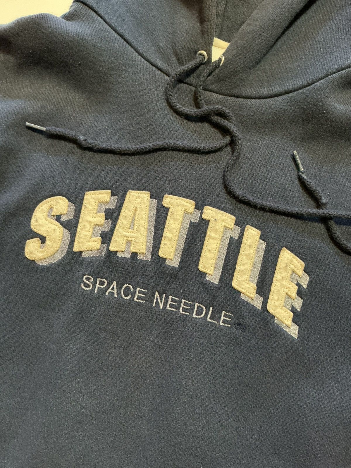 Vintage Vintage Seattle Space Needle Navy Souvenir Pullover Hoodie Size US L / EU 52-54 / 3 - 7 Thumbnail