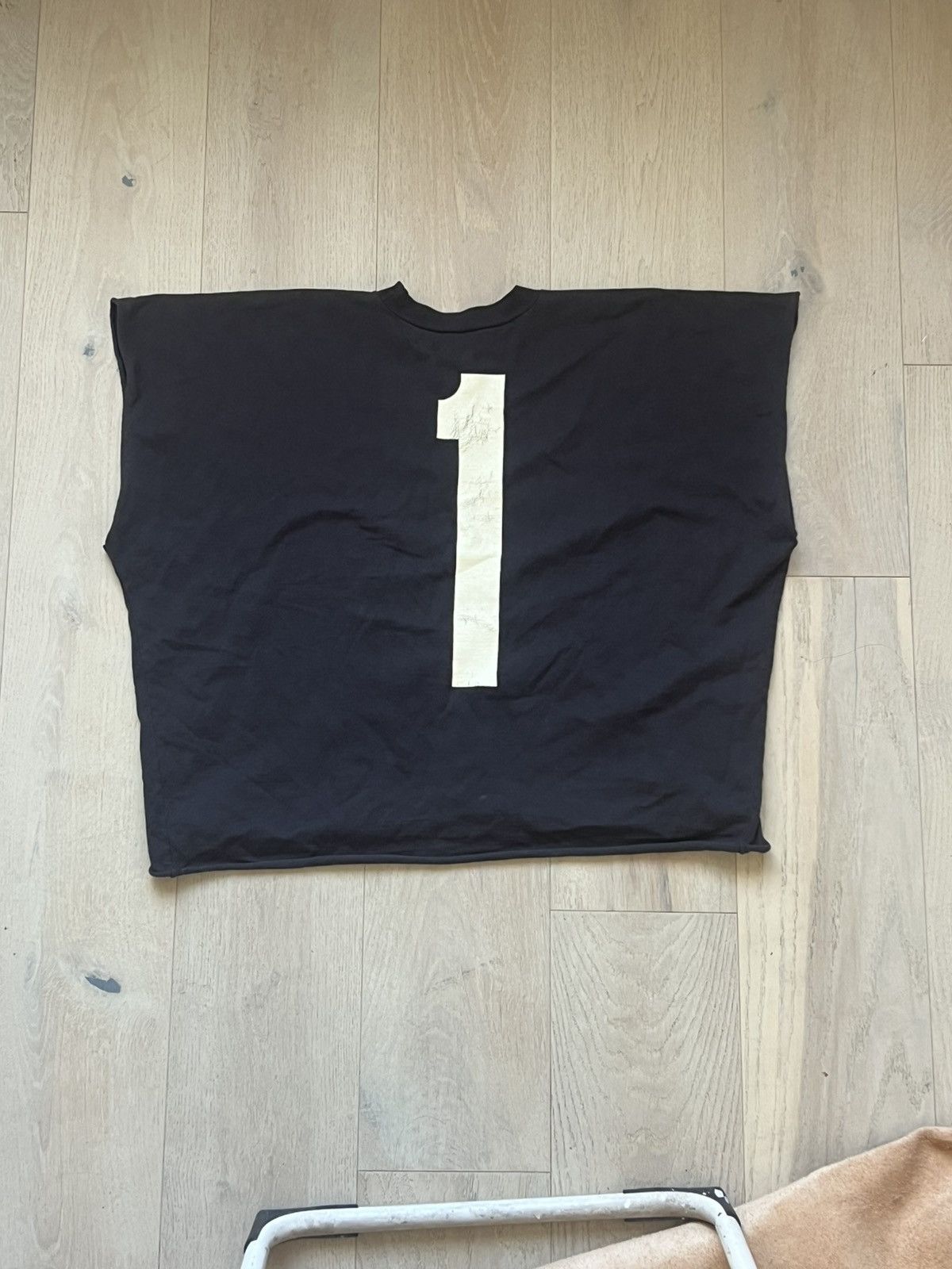 Yeezy Yeezy one small black boxy t shirt size 1 Size US S / EU 44-46 / 1 - 1 Thumbnail