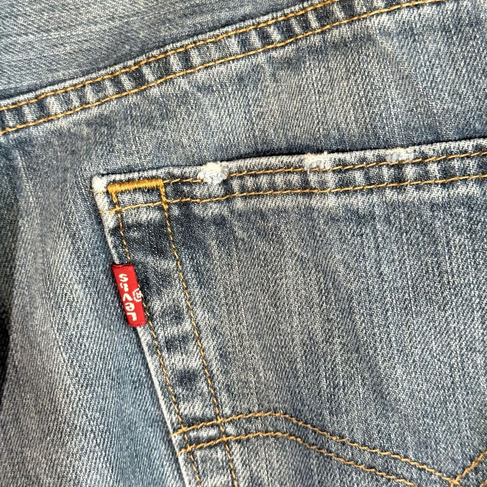 Levi's VINTAGE Levis 559 Jeans Mens 44x30 Blue Denim Relaxed Straight Zip Fly 5 Pocket Size US 44 / EU 60 - 4 Thumbnail