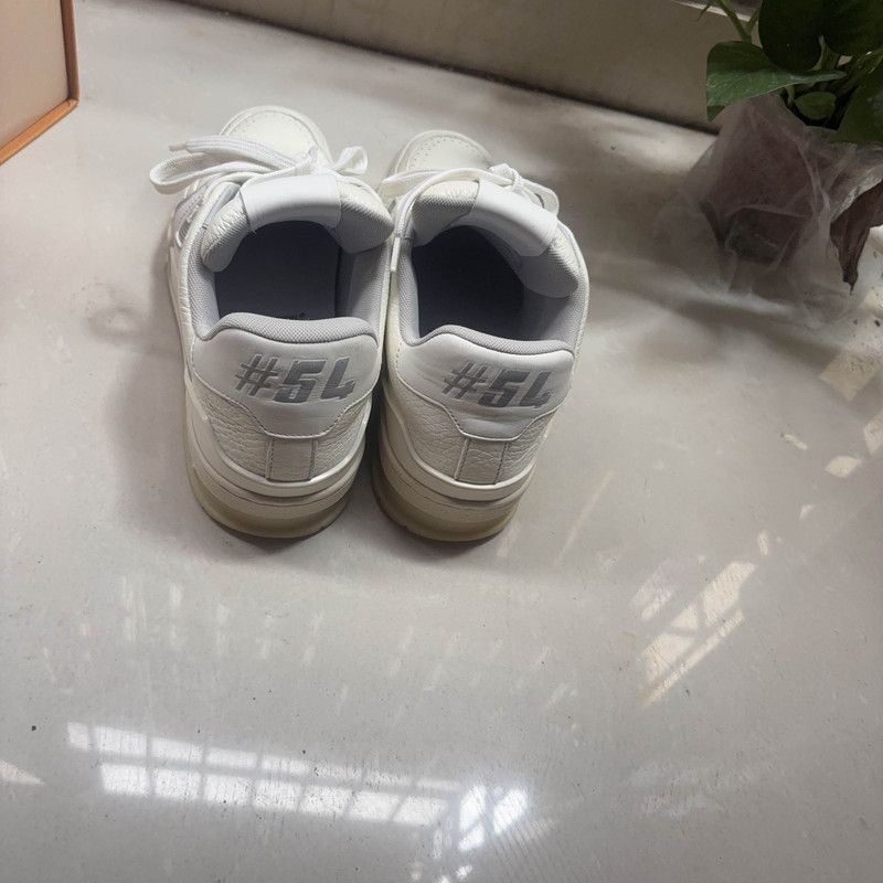 Louis Vuitton Louis Vuitton White Trainer Low-Top Fashion Sneakers - Size US 7.5 / EU 40-41 - 2 Thumbnail