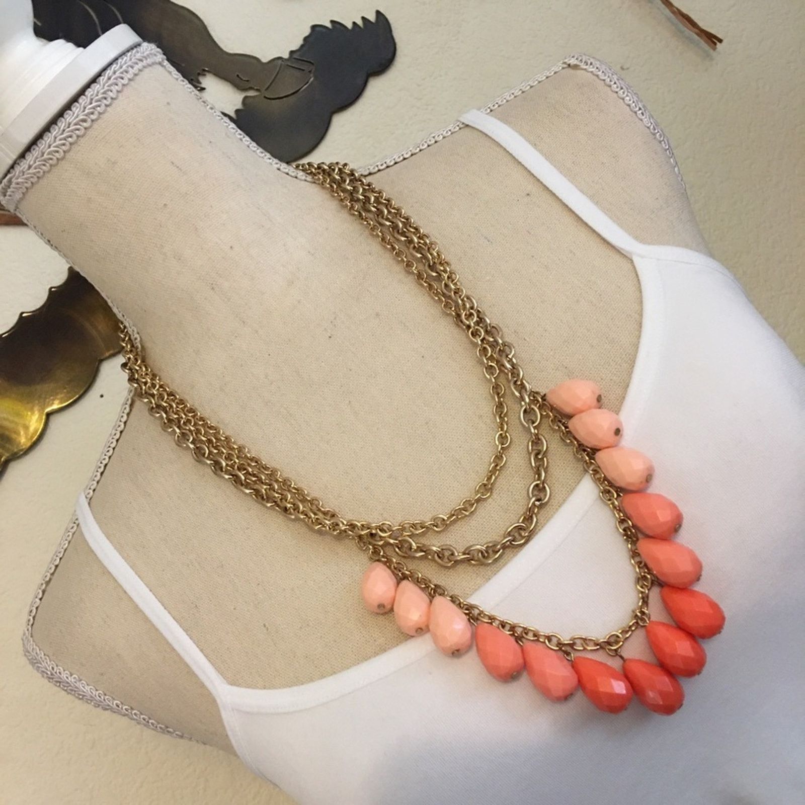 Vintage Vintage peach chandelier gold tone chain necklace Size ONE SIZE - 3 Thumbnail