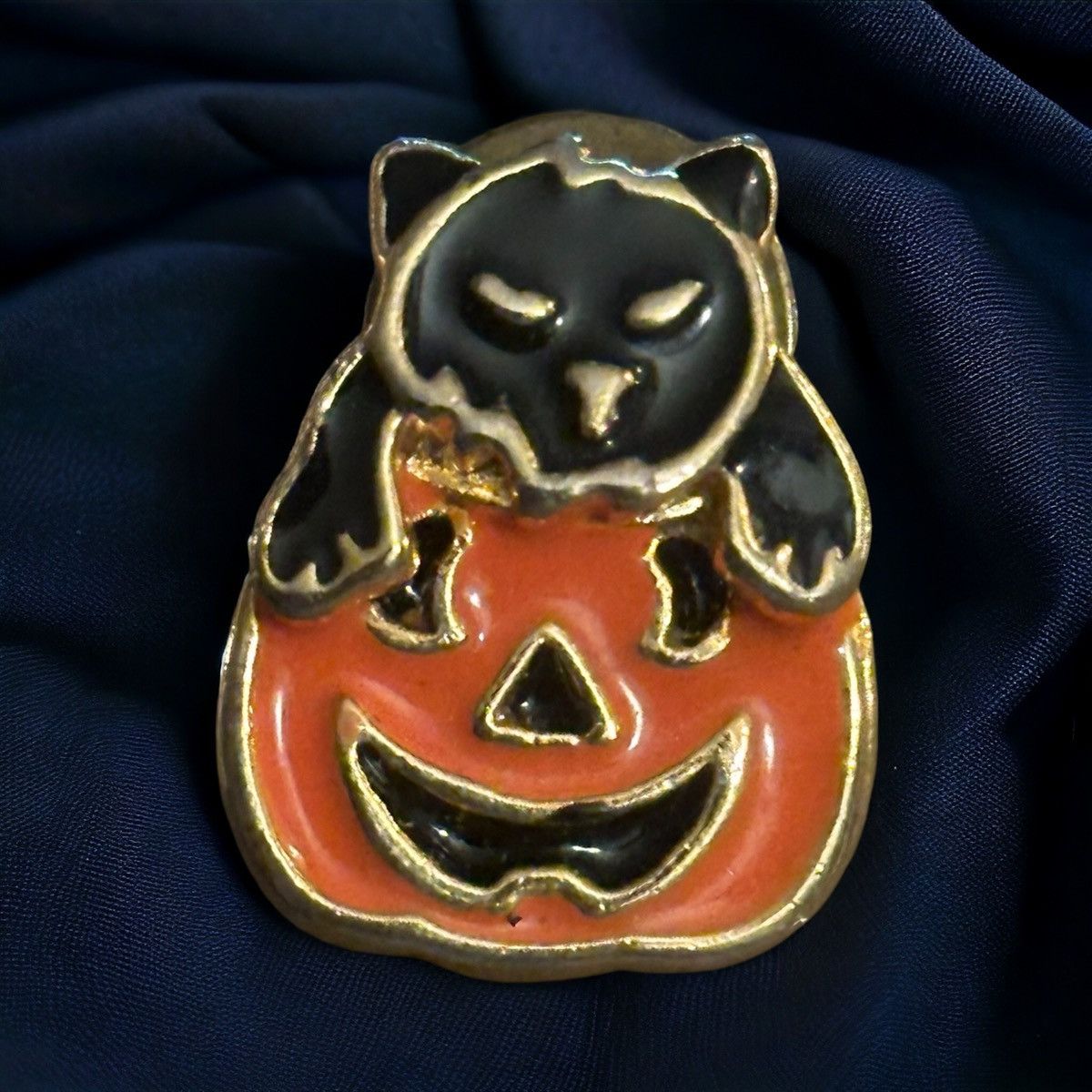 Vintage Vintage Halloween black cat and Jack o’ lantern tac pin Size ONE SIZE - 1 Thumbnail