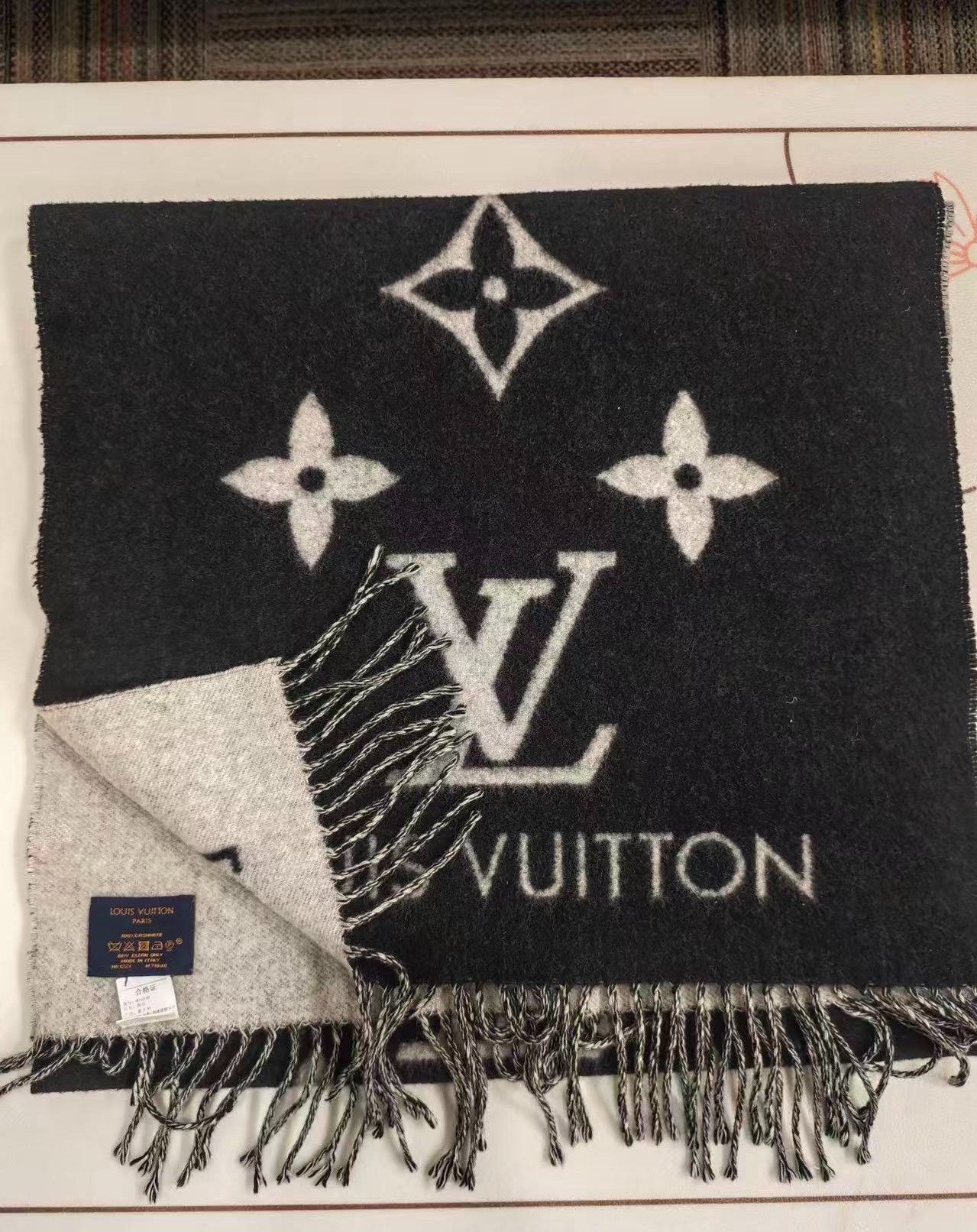 Louis Vuitton Louis Vuitton Multi Scarf L Men Size ONE SIZE - 1 Thumbnail