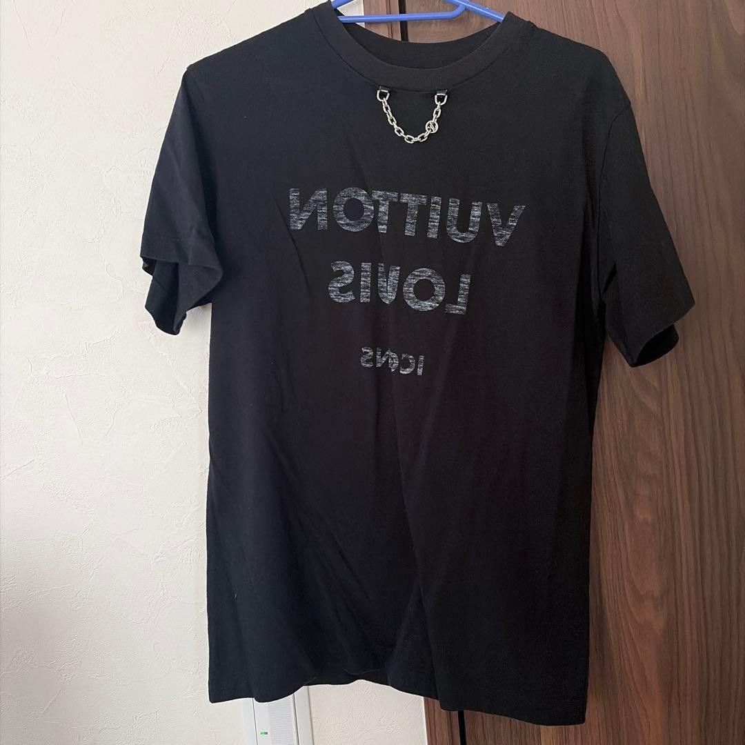 Louis Vuitton Louis Vuitton Black Inverted Logo T-Shirt with Chain Size US M / EU 48-50 / 2 - 1 Thumbnail